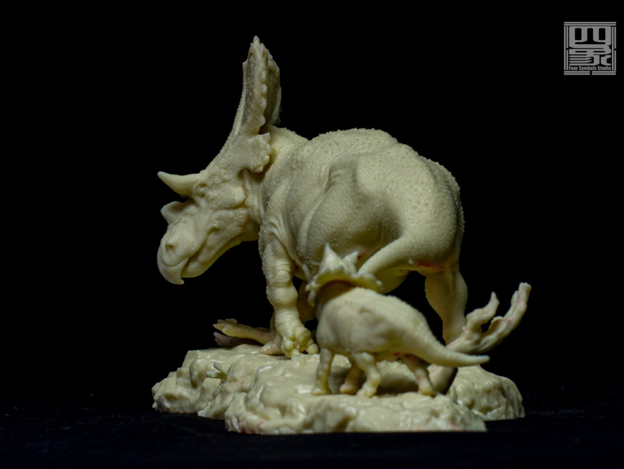 PASSION CHARGER Mercuriceratops gemini Model