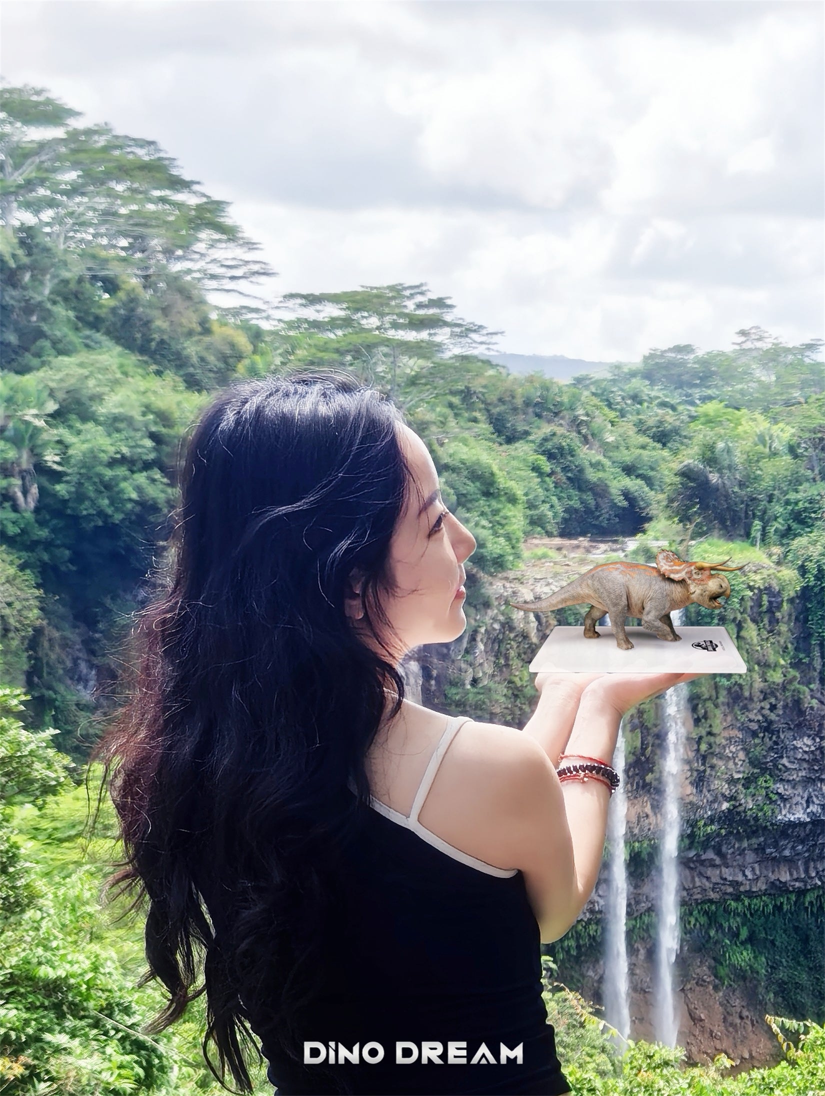 DINO DREAM 1:30 Scale Nasutoceratops Model