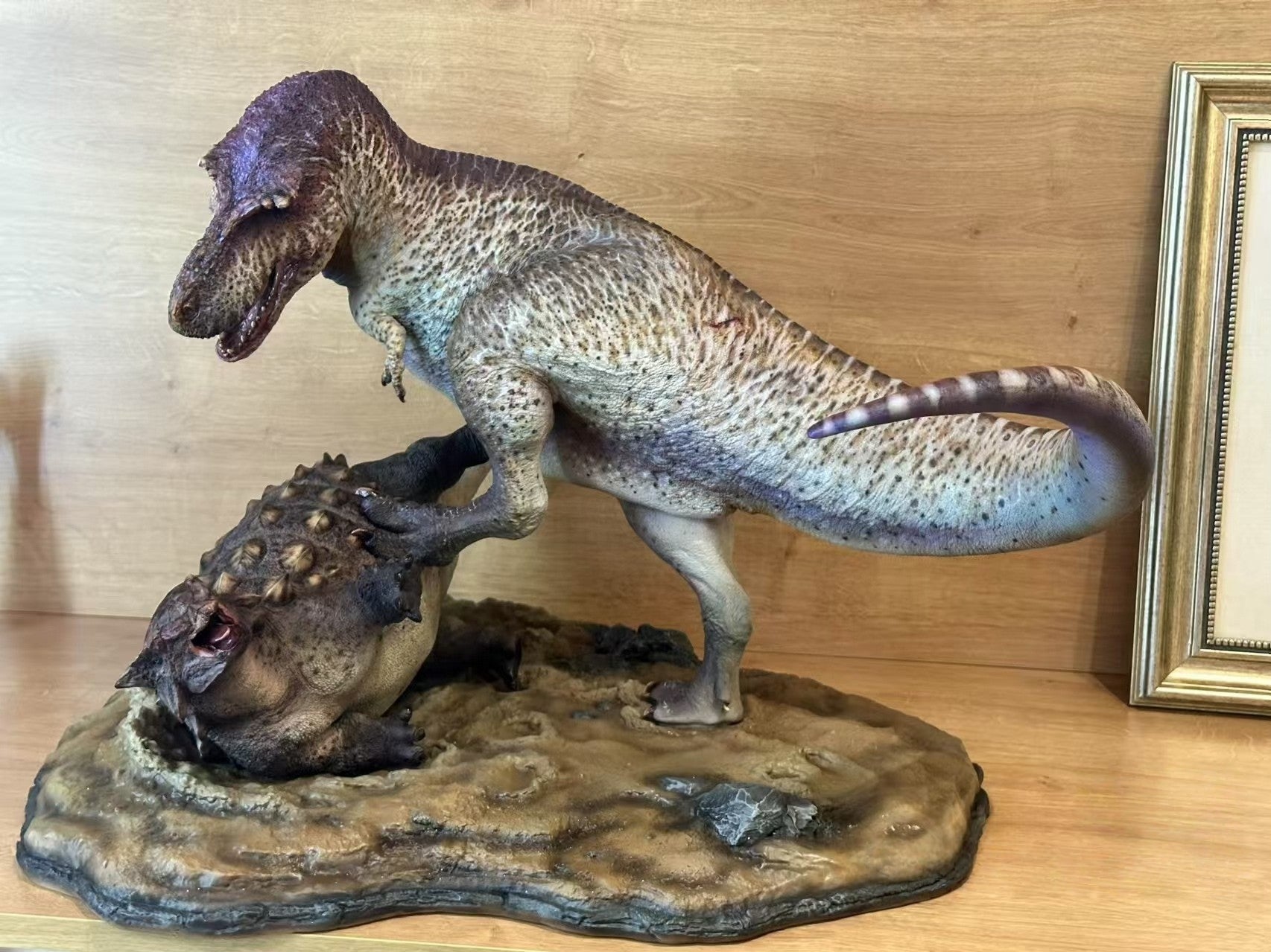 SHOWANNA 1:15 Scale Tyrannosaurus Rex VS Ankylosaurus SCENE STATUE USED