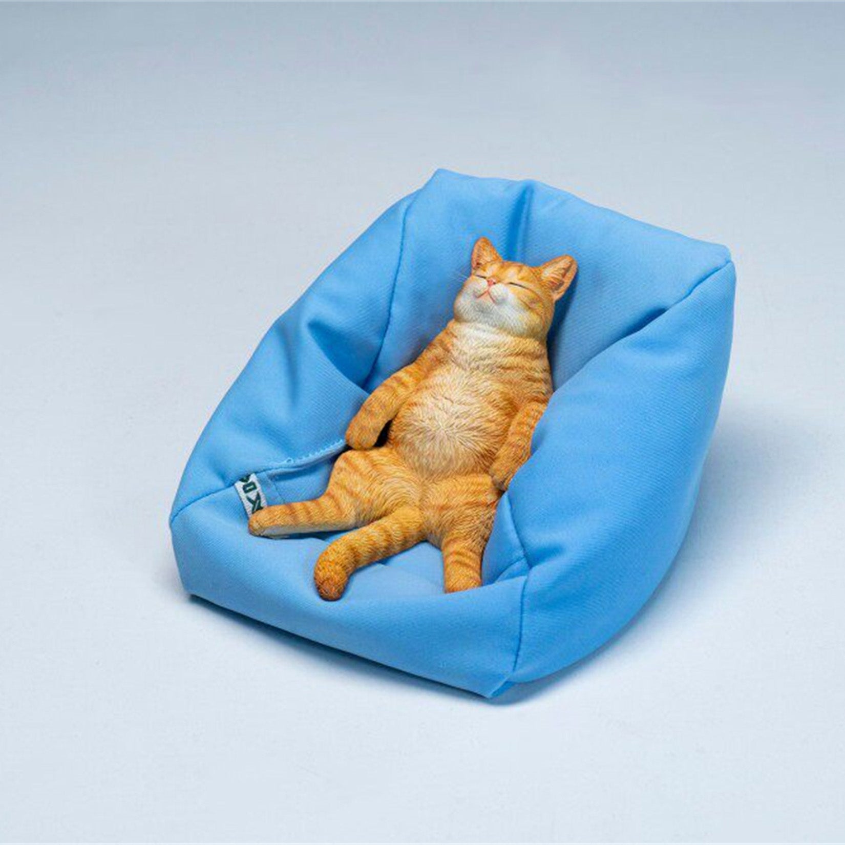 JXK Studio Lazy Cat on the Sofa Model