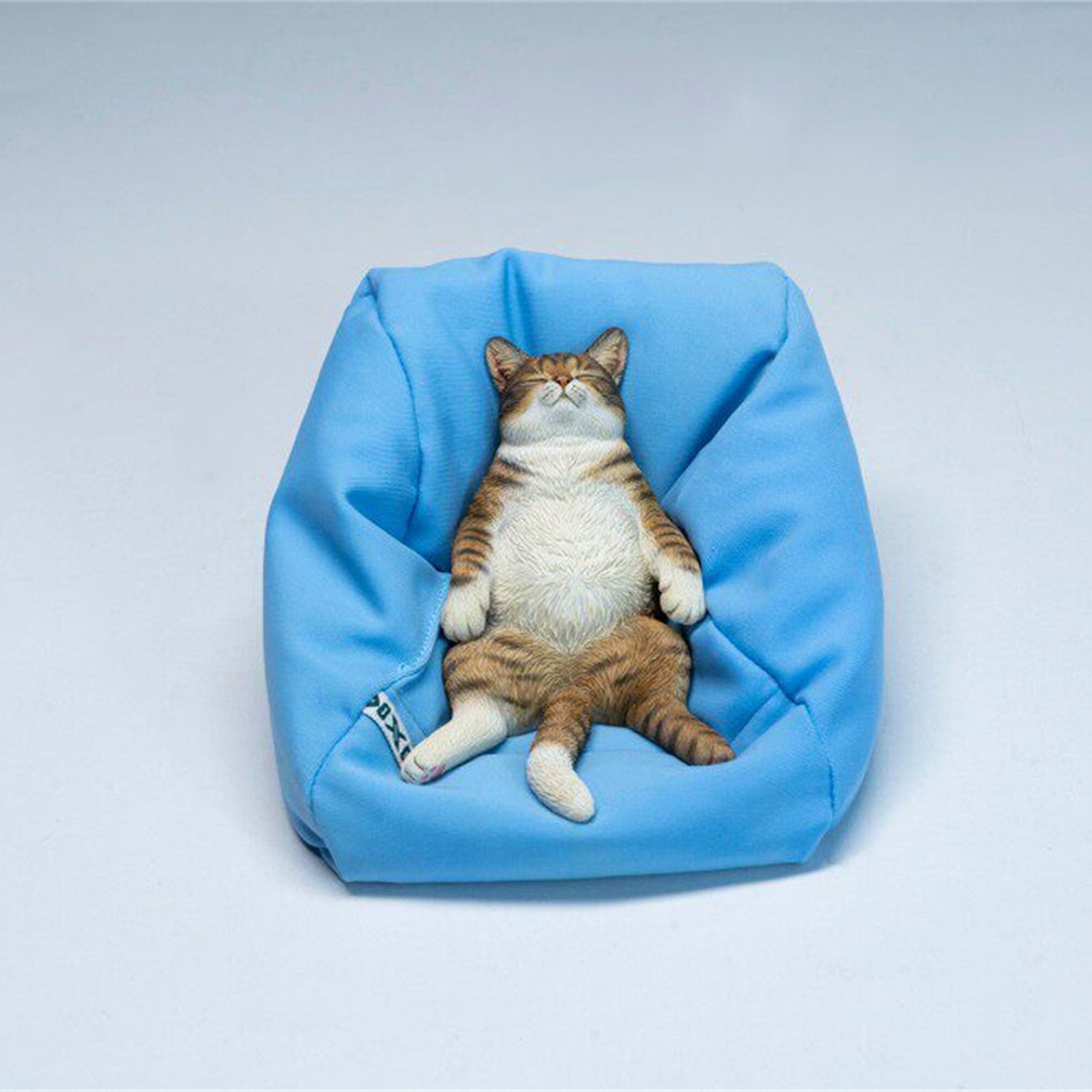 JXK Studio Lazy Cat on the Sofa Model