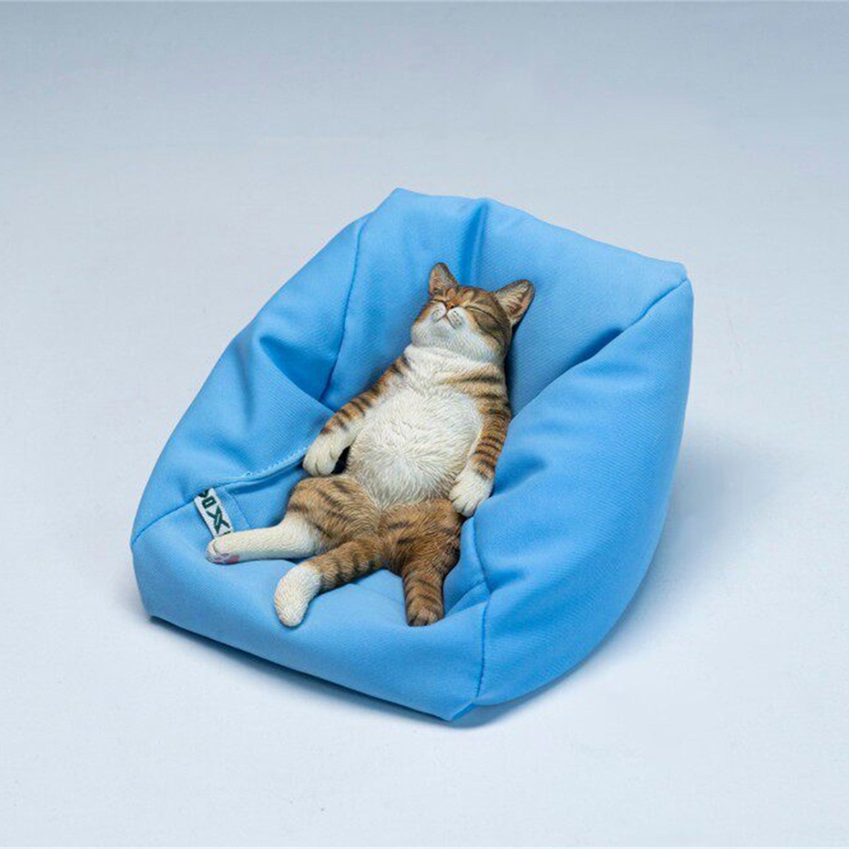 JXK Studio Lazy Cat on the Sofa Model