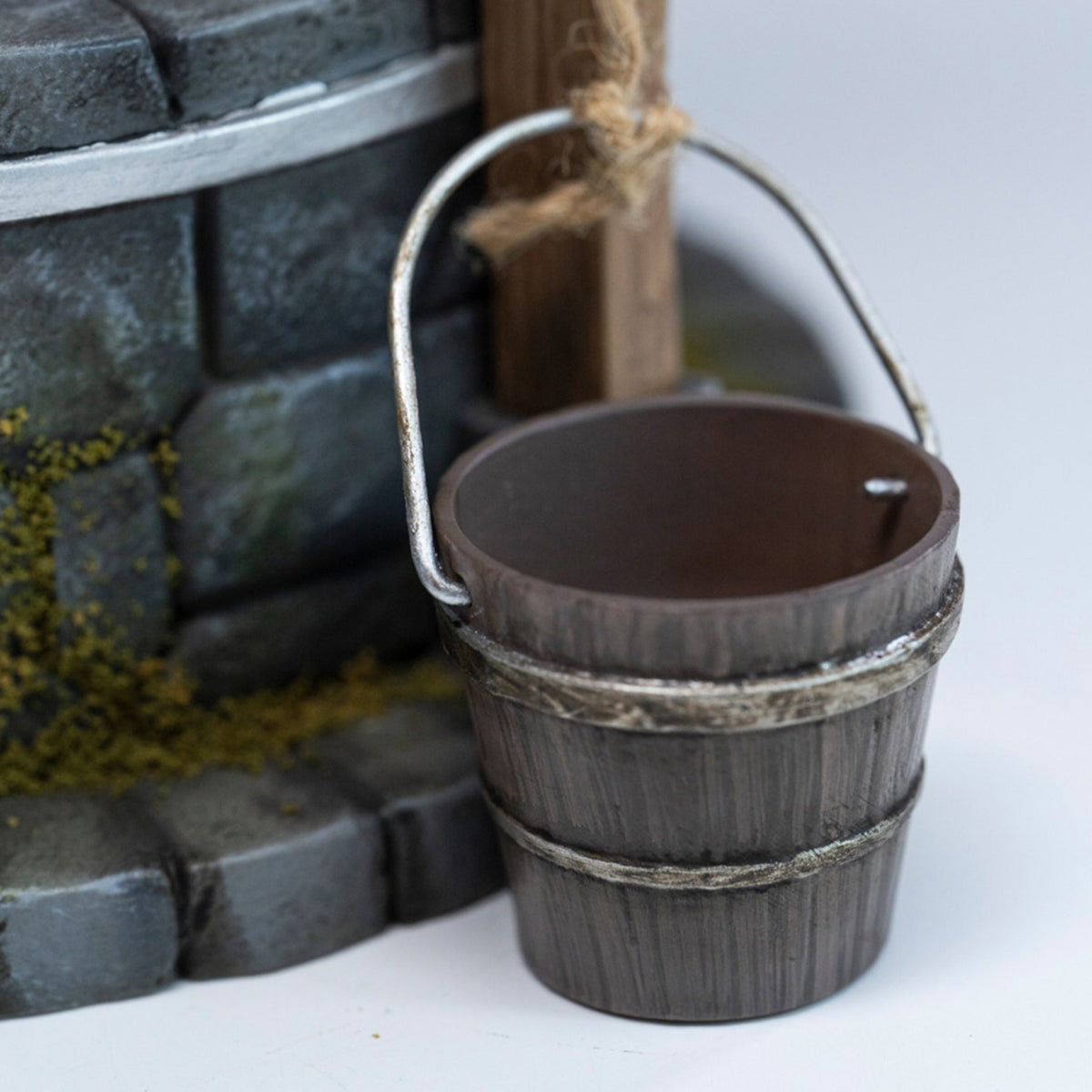 MMMTOYS Studio 1:12 Scale Deserted Village Dry Well Diorama
