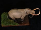 De CLAY Studio American mastodon Scene Statue