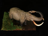 De CLAY Studio American mastodon Scene Statue