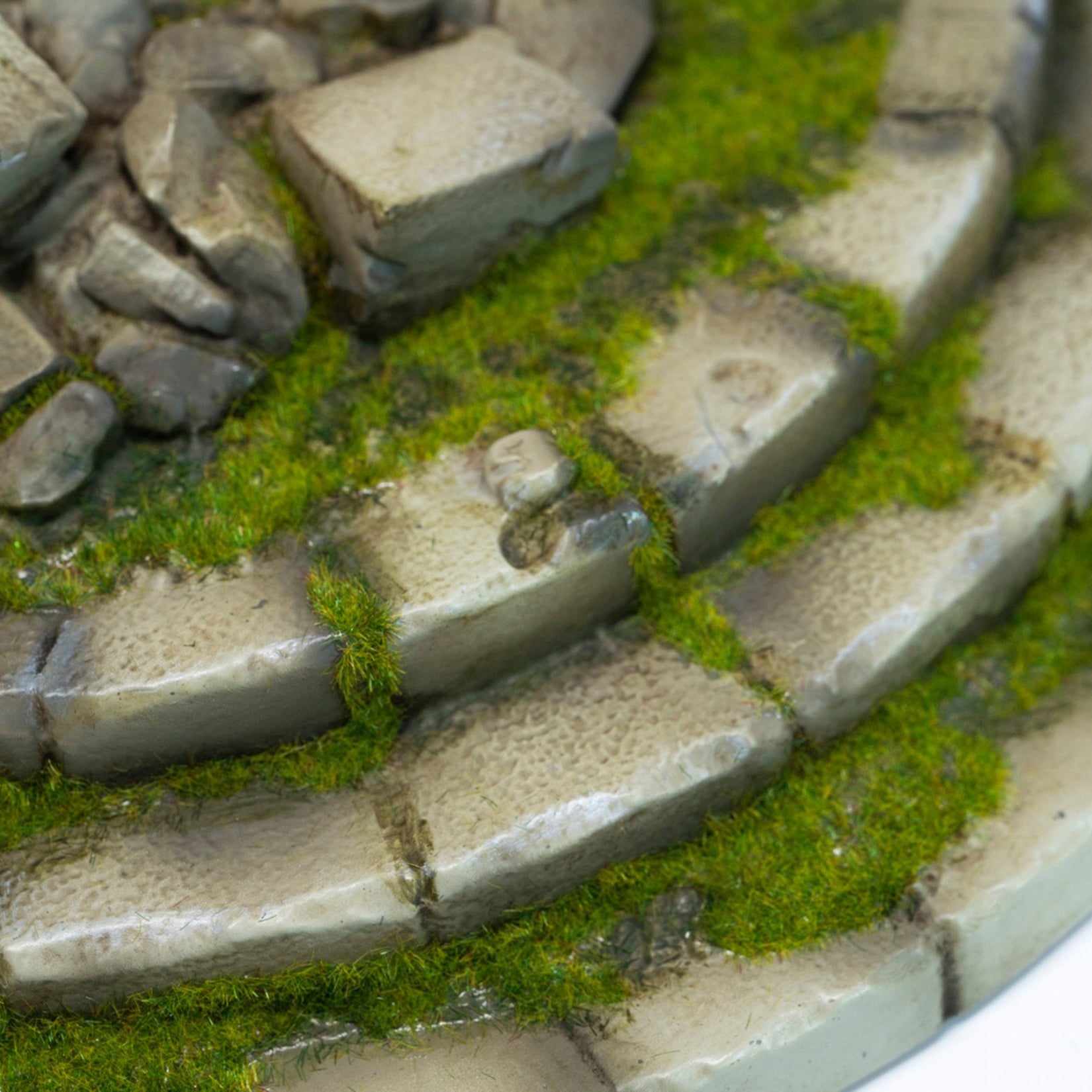 MMMTOYS 1:12 Scale Ruined Pillar Ruins Model