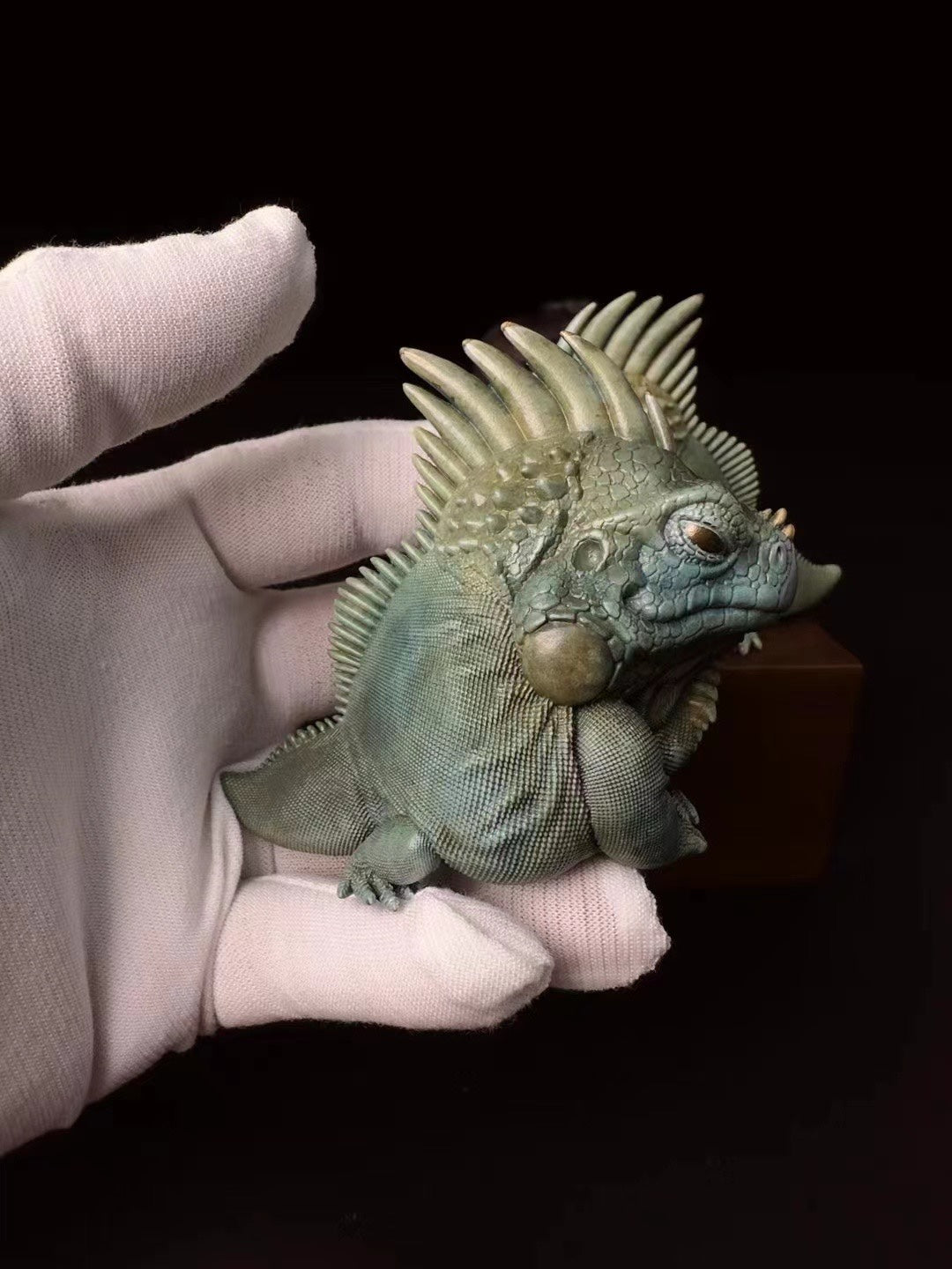 Lizard Kingdom Green Iguana Cyclura Cornuta Bronze Model