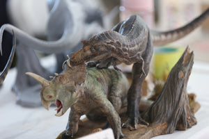 Greenhouse Revolution Studio 1/15 Scale Gorgosaurus Hunt Centrosaurus Scene Model