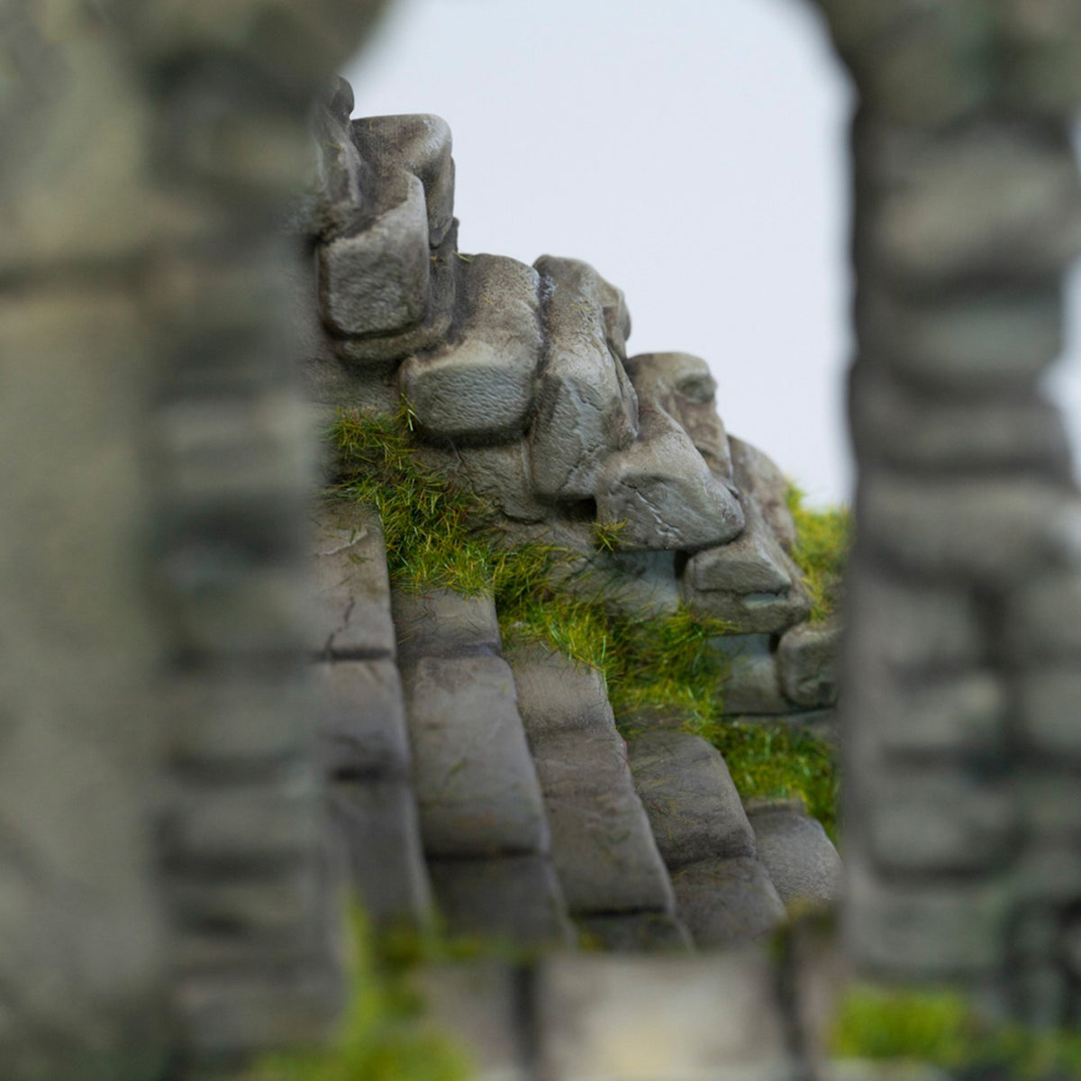 MMMTOYS 1: 18 Scale Ruins Tower of Disorder Model