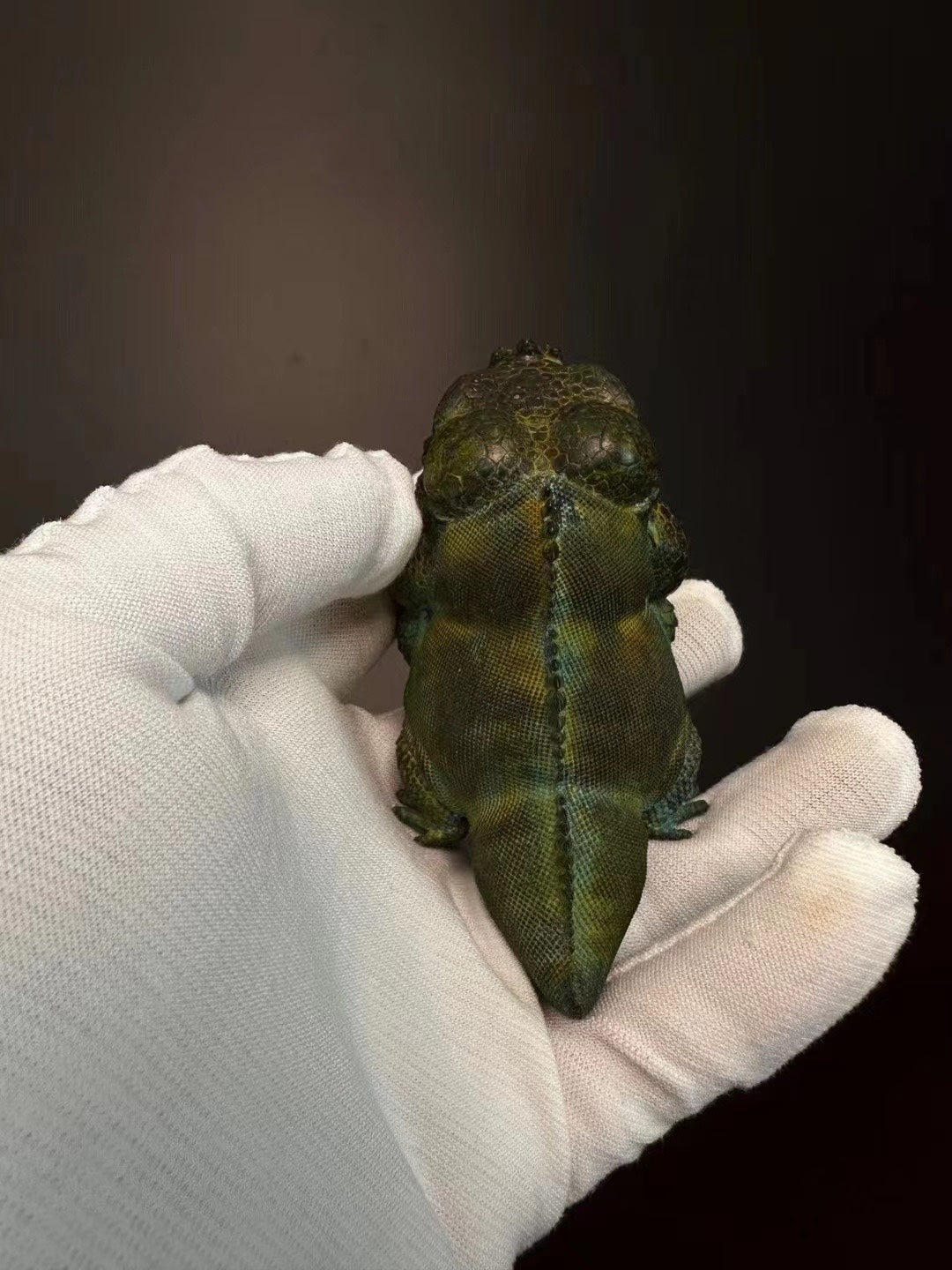 Lizard Kingdom Green Iguana Cyclura Cornuta Bronze Model