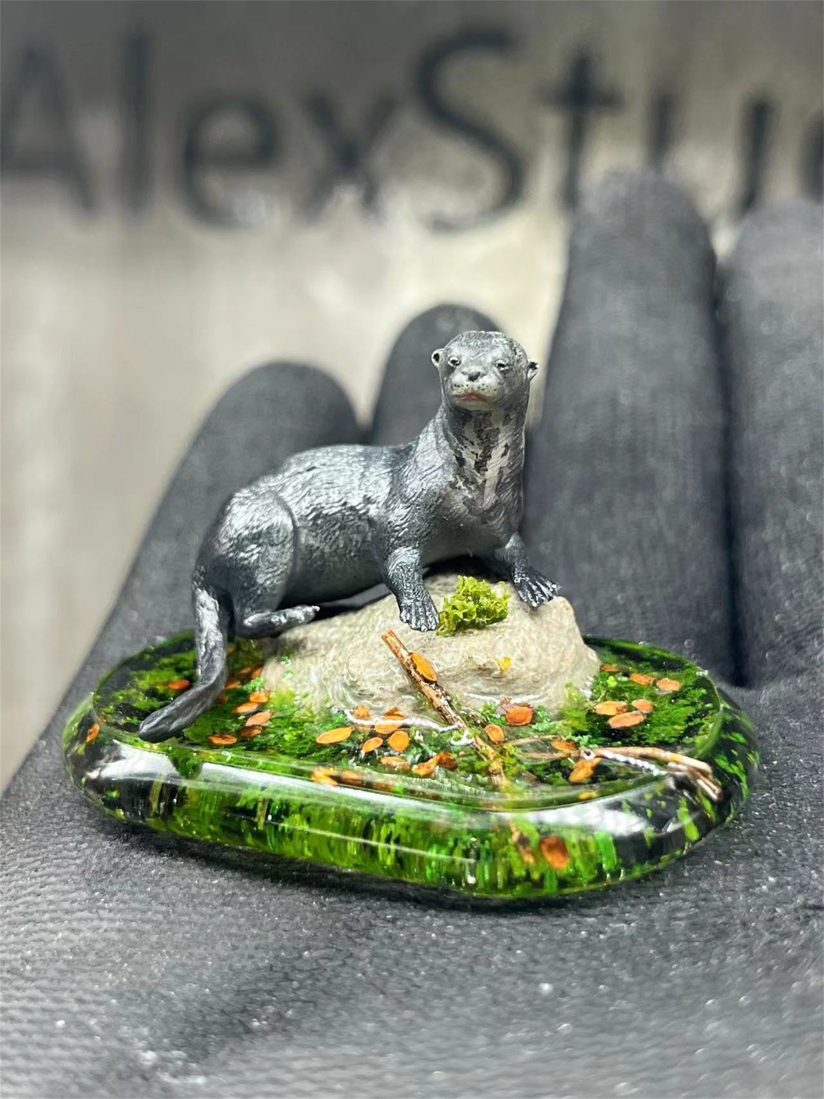 Alex Studio Giant otter Model
