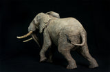 De CLAY Studio African Elephant battling bulls Statue