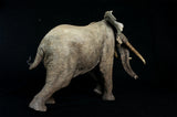 De CLAY Studio African Elephant battling bulls Statue