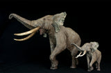 De CLAY Studio African Elephant battling bulls Statue