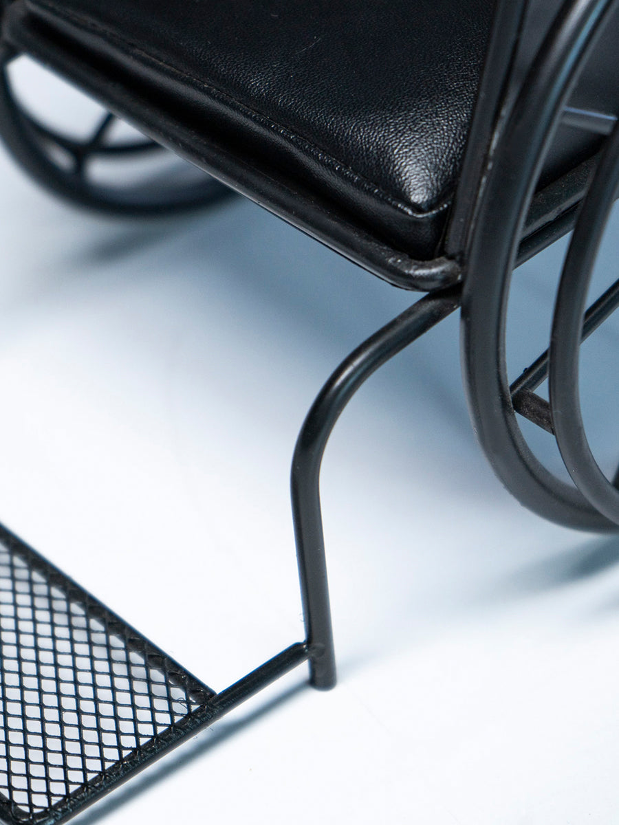 MMMTOYS Black Wheelchair Model Scene Decoration