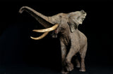 De CLAY Studio African Elephant battling bulls Statue