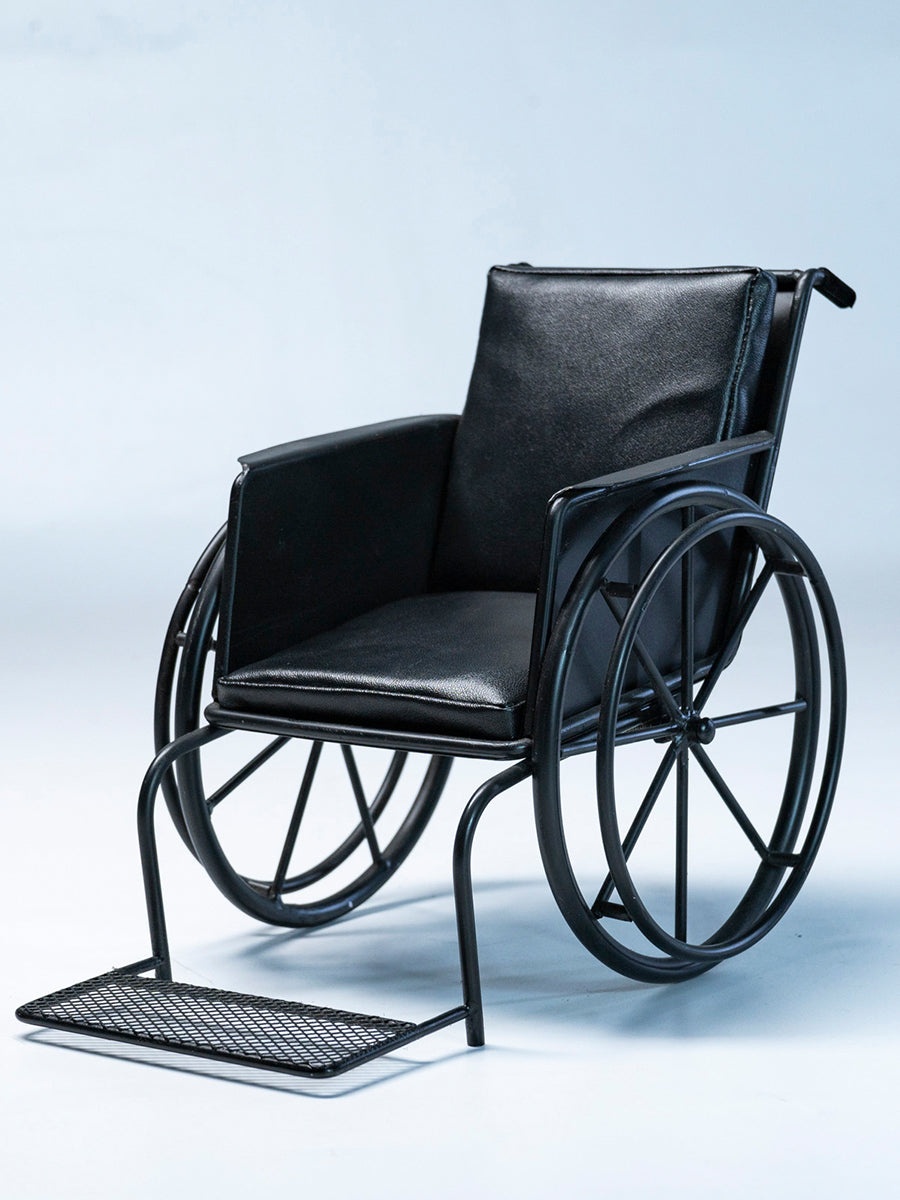 MMMTOYS Black Wheelchair Model Scene Decoration