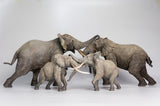 De CLAY Studio African Elephant battling bulls Statue