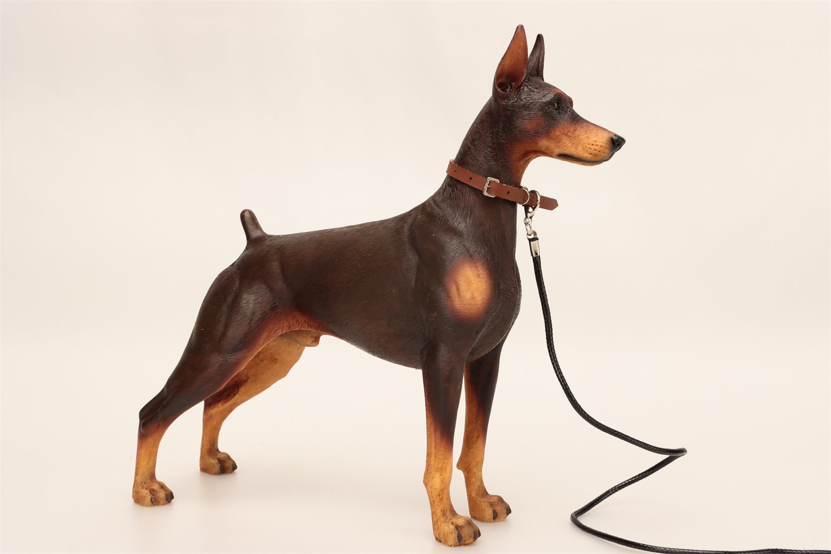 1/6 Dobermann Figure