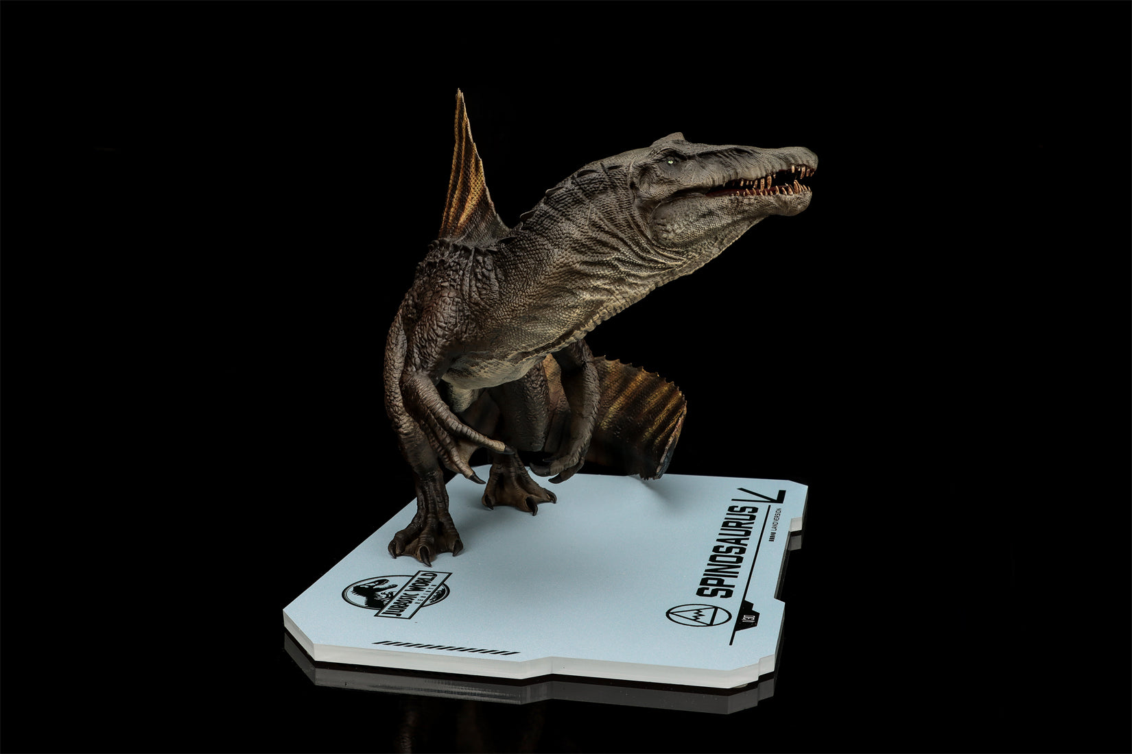 DINO DREAM 1:30 Scale Spinosaurus Stand Version Model