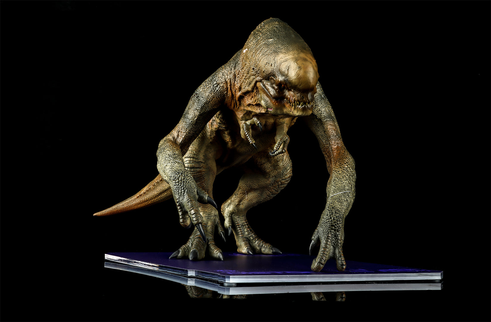 DINO DREAM 1:30 Scale Distortus Rex Model