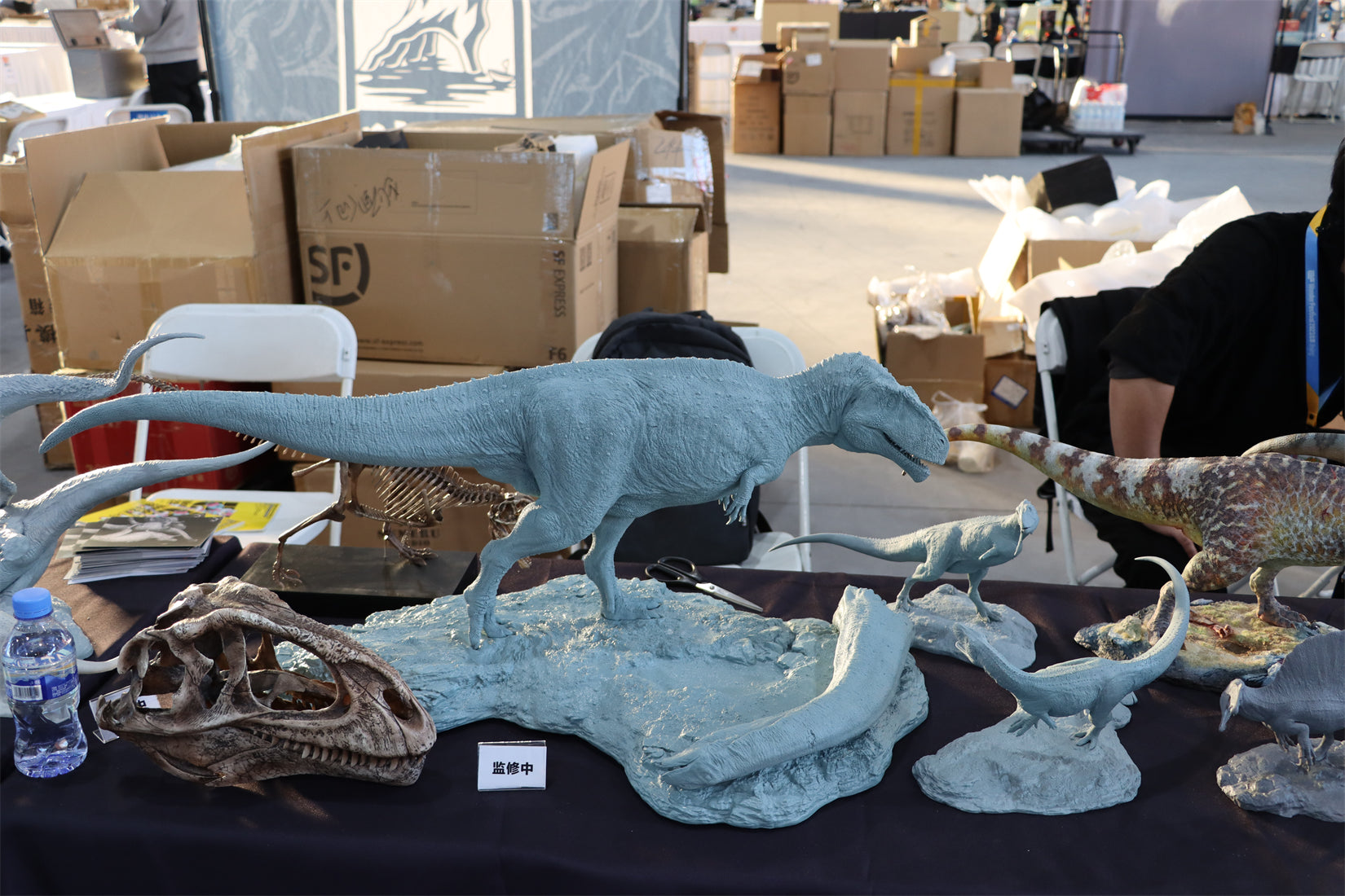 SHOWANNA 1:15 Scale Mapusaurus SCENE STATUE