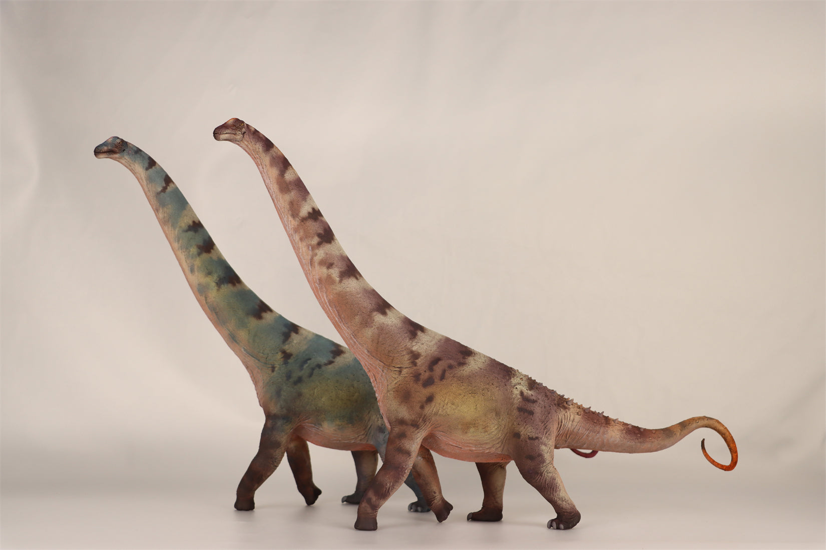 HAOLONGGOOD 1:35 Scale Alamosaurus Model