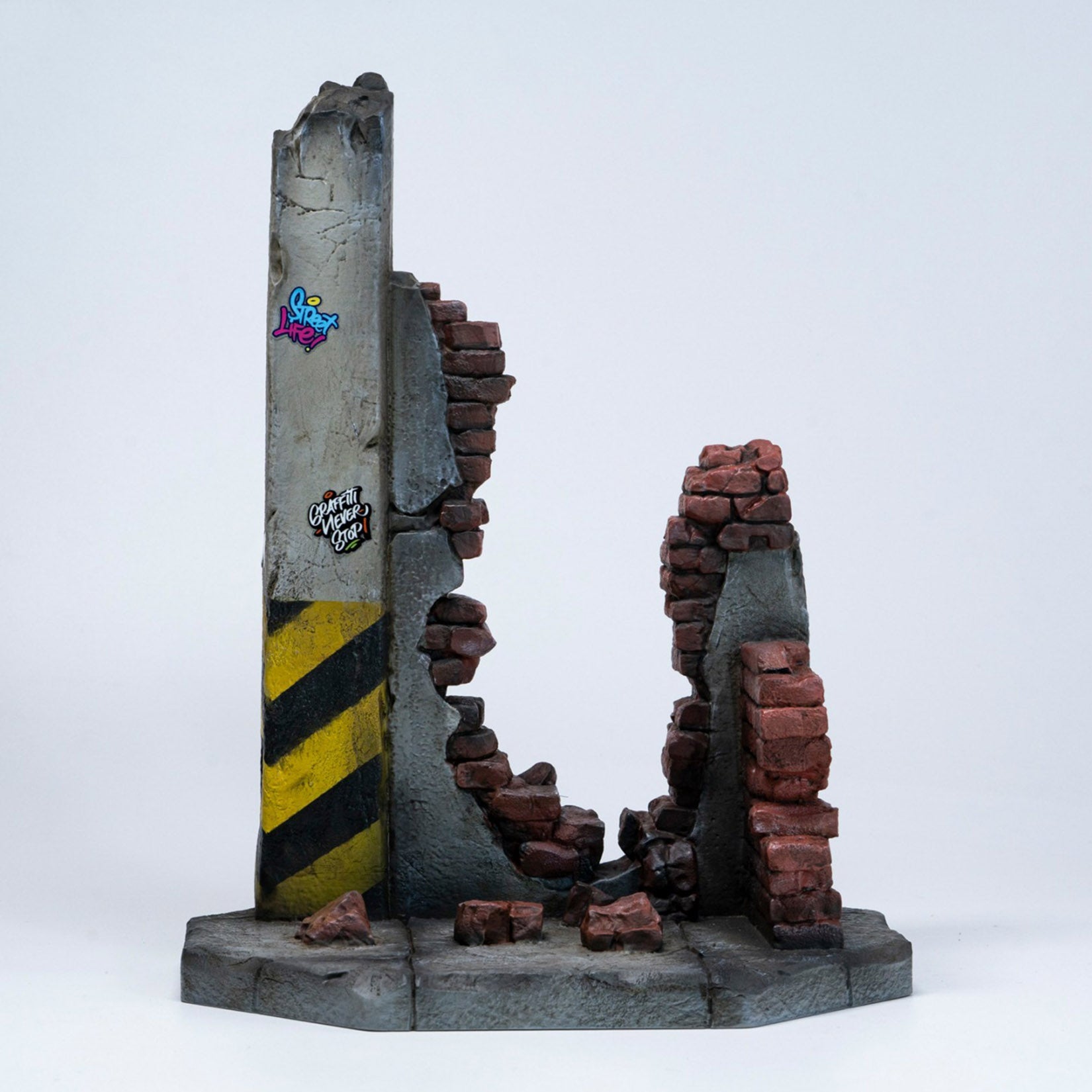 MMMTOYS 1/12 Scale Ruined Walls Along The Street Scene Decor