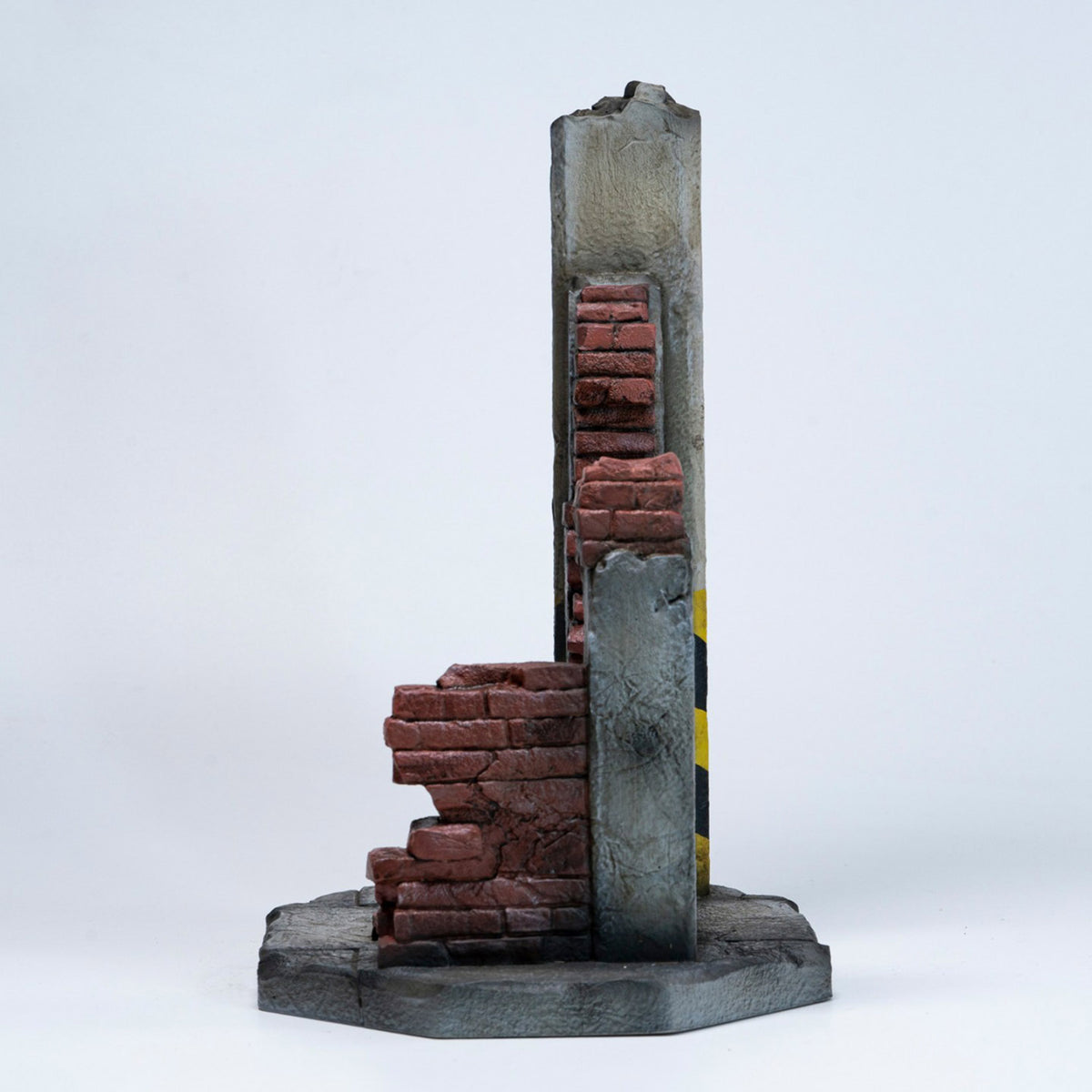 MMMTOYS 1/12 Scale Ruined Walls Along The Street Scene Decor