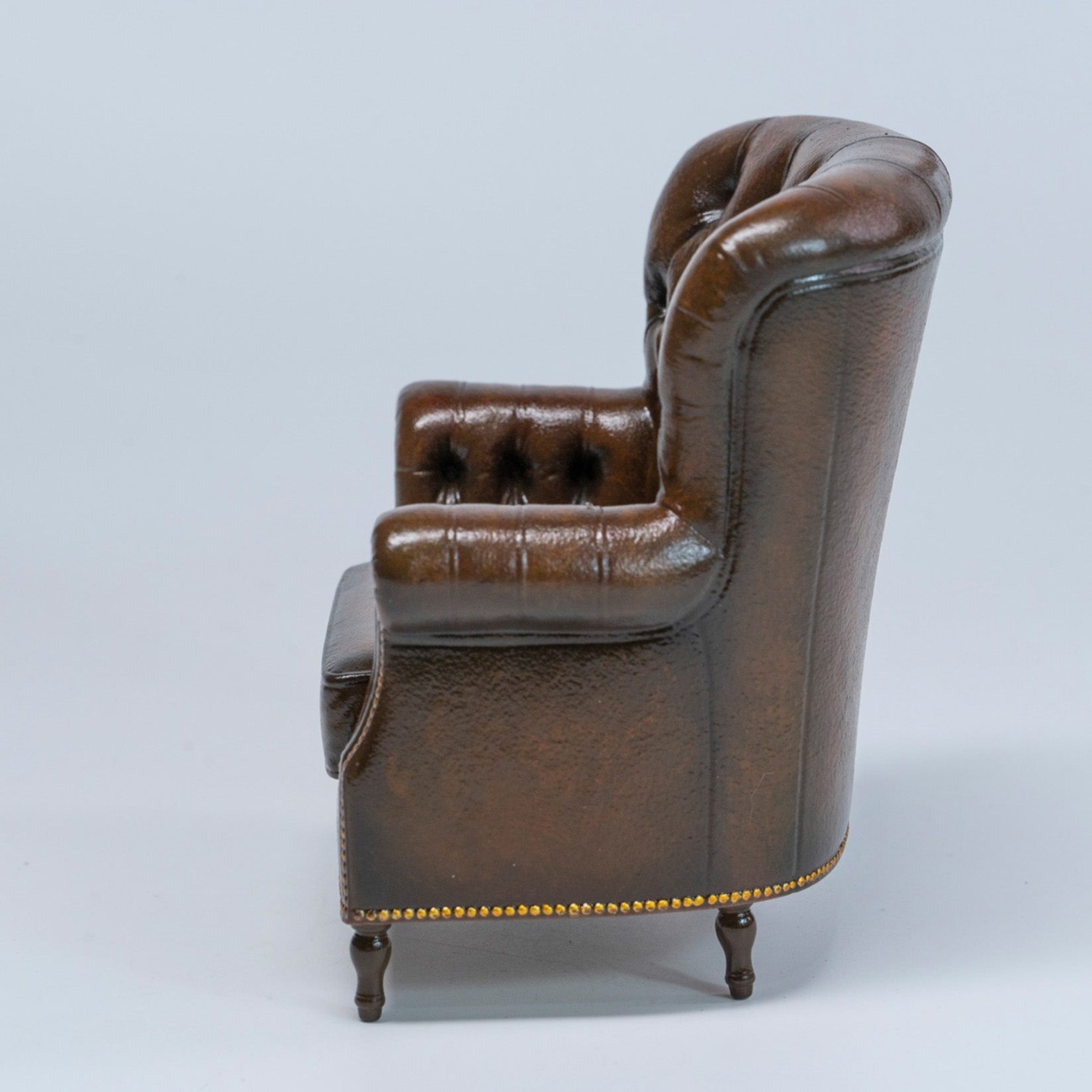 MMMTOYS Studio 1:12 Scale Brown British Vintage Sofa Figurine