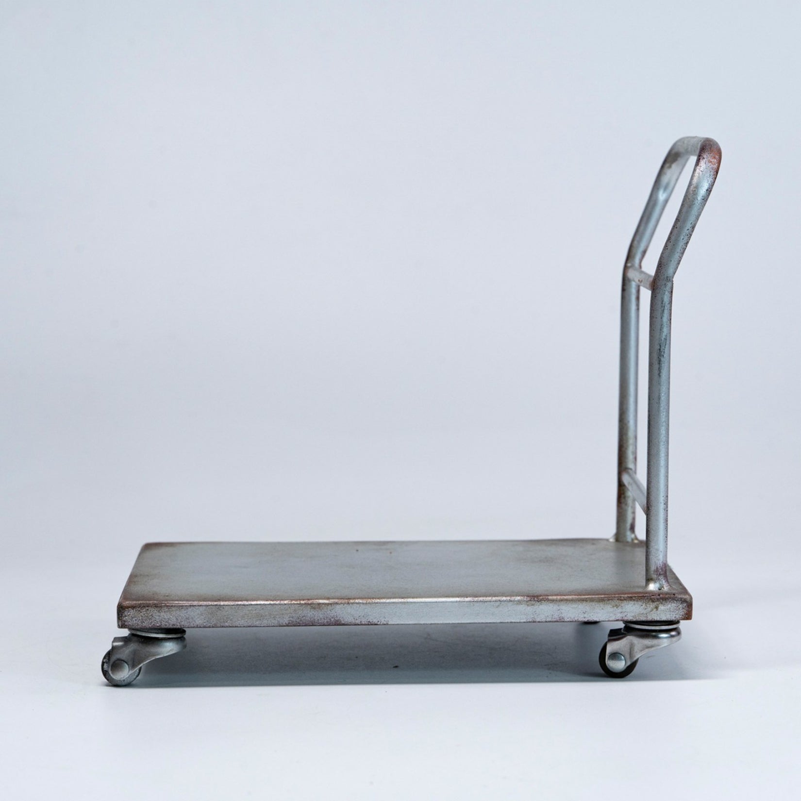 MMMTOYS Studio 1:6 Scale Flatbed Trolley Figurine