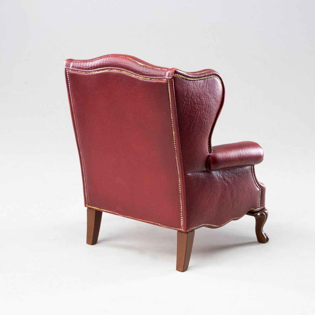MMMTOYS Studio 1:12 Scale Burgundy Manor Armchair Model