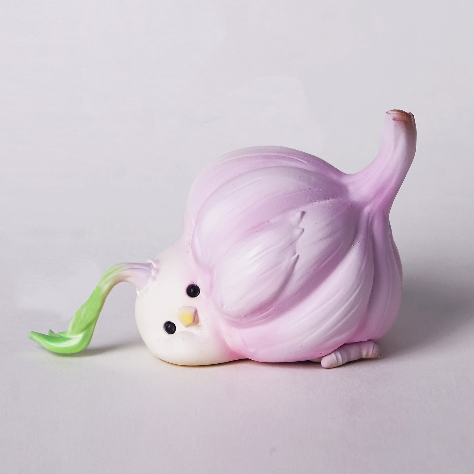 Lying Garlic Bird Model Animal Figure
