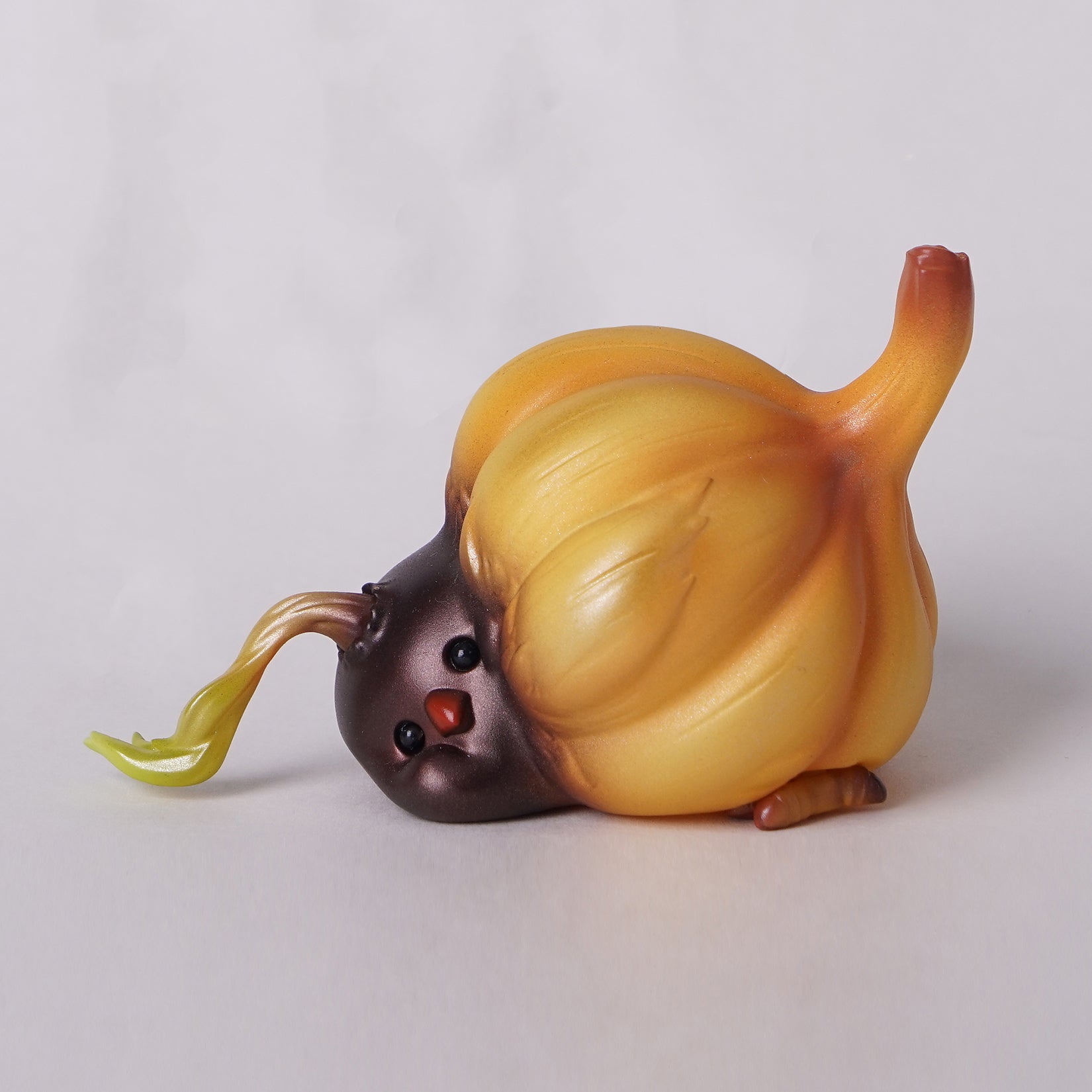 Lying Garlic Bird Model Animal Figure