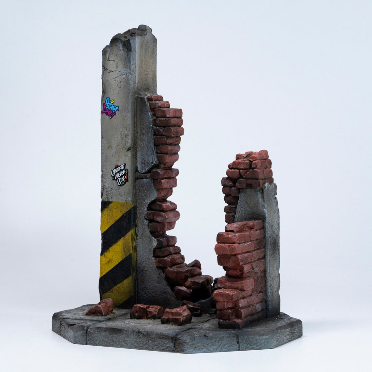 MMMTOYS 1/12 Scale Ruined Walls Along The Street Scene Decor