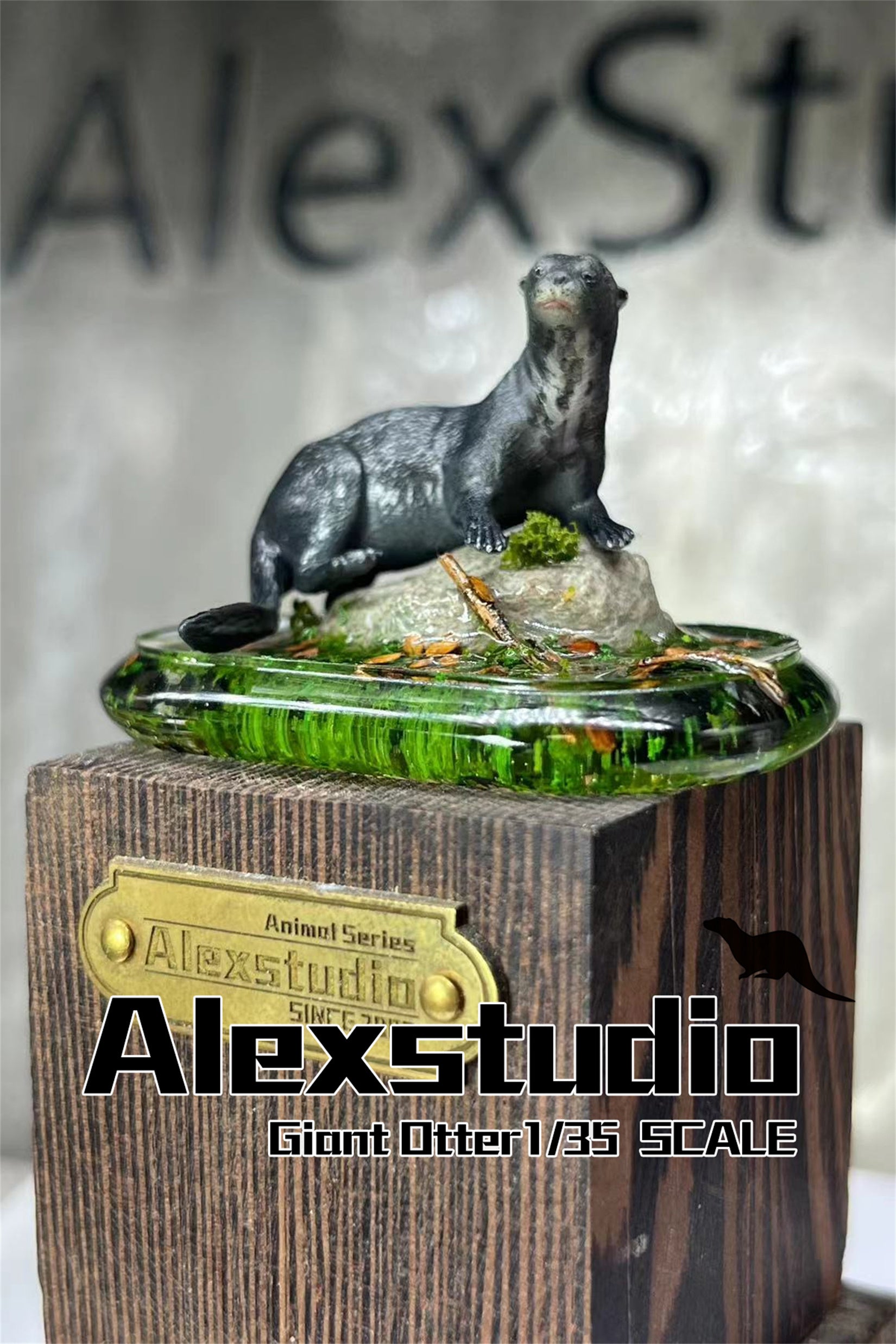 Alex Studio Giant otter Model