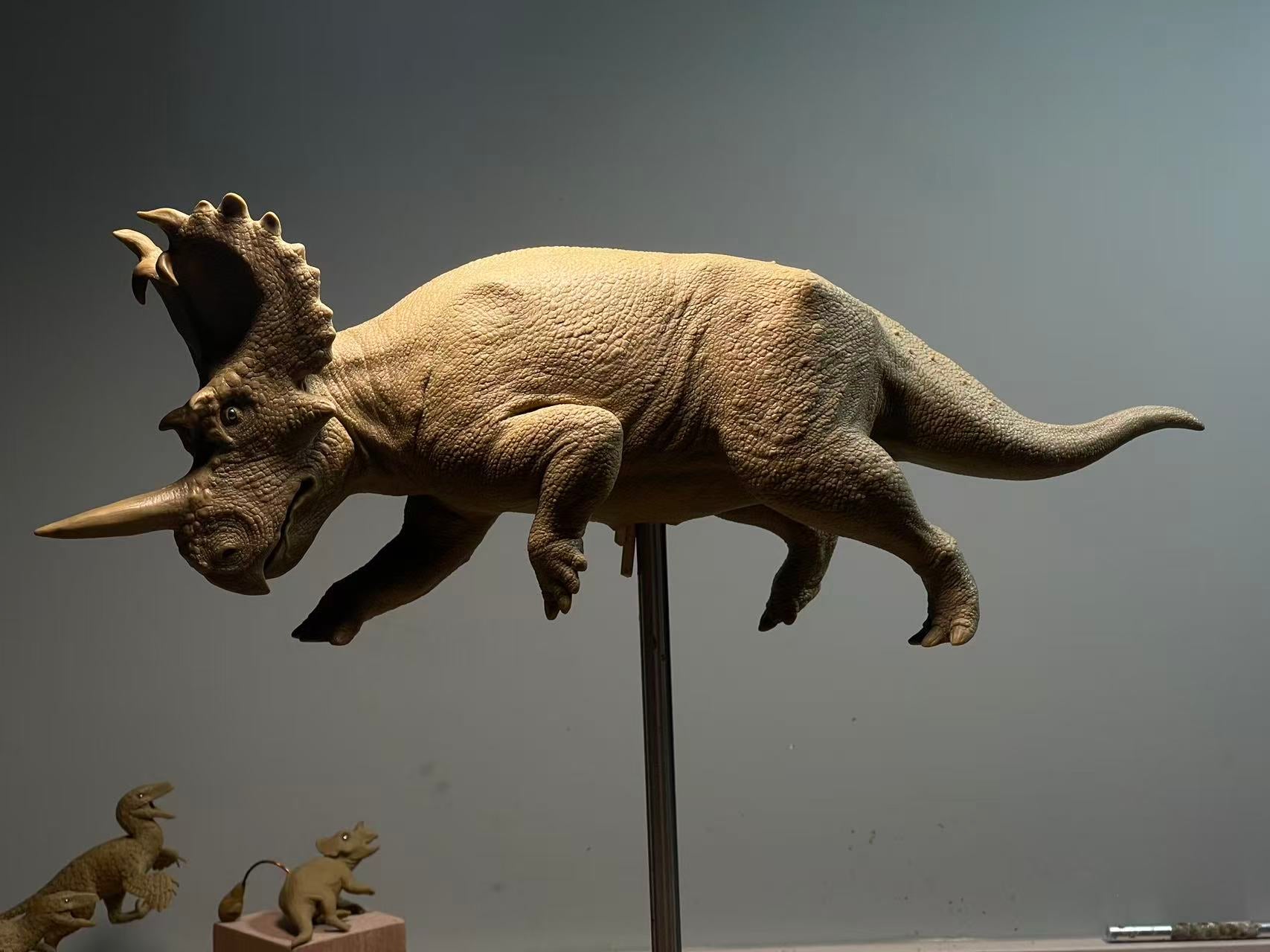 Sensen 1:18 Scale Centrosaurus VS Dromaeosaurus Scene Model