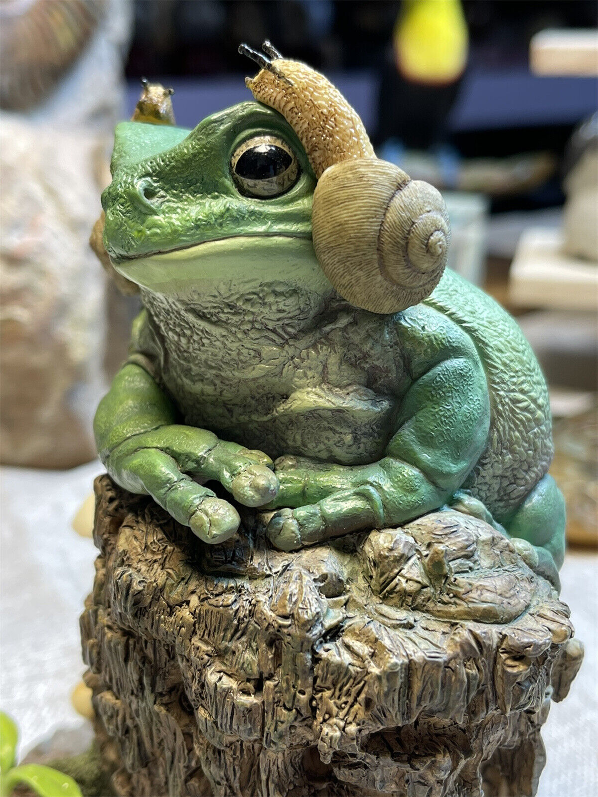 Whites Tree Frog Statue