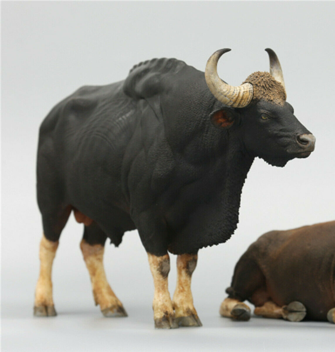 Dafei Bos Frontalis Scene Statue