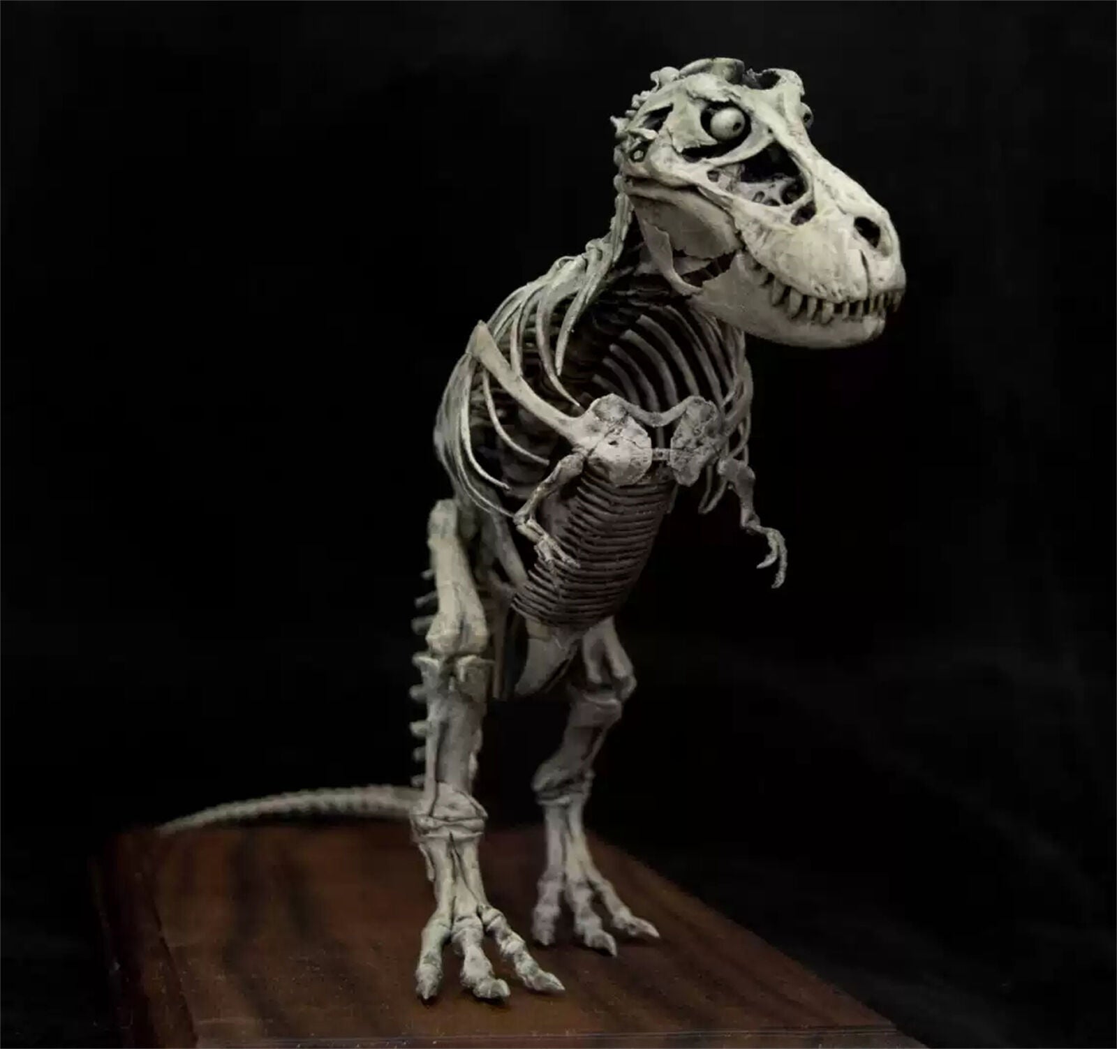 VWUVWU 1/35 Standing Tyrannosaurus Skeleton Model