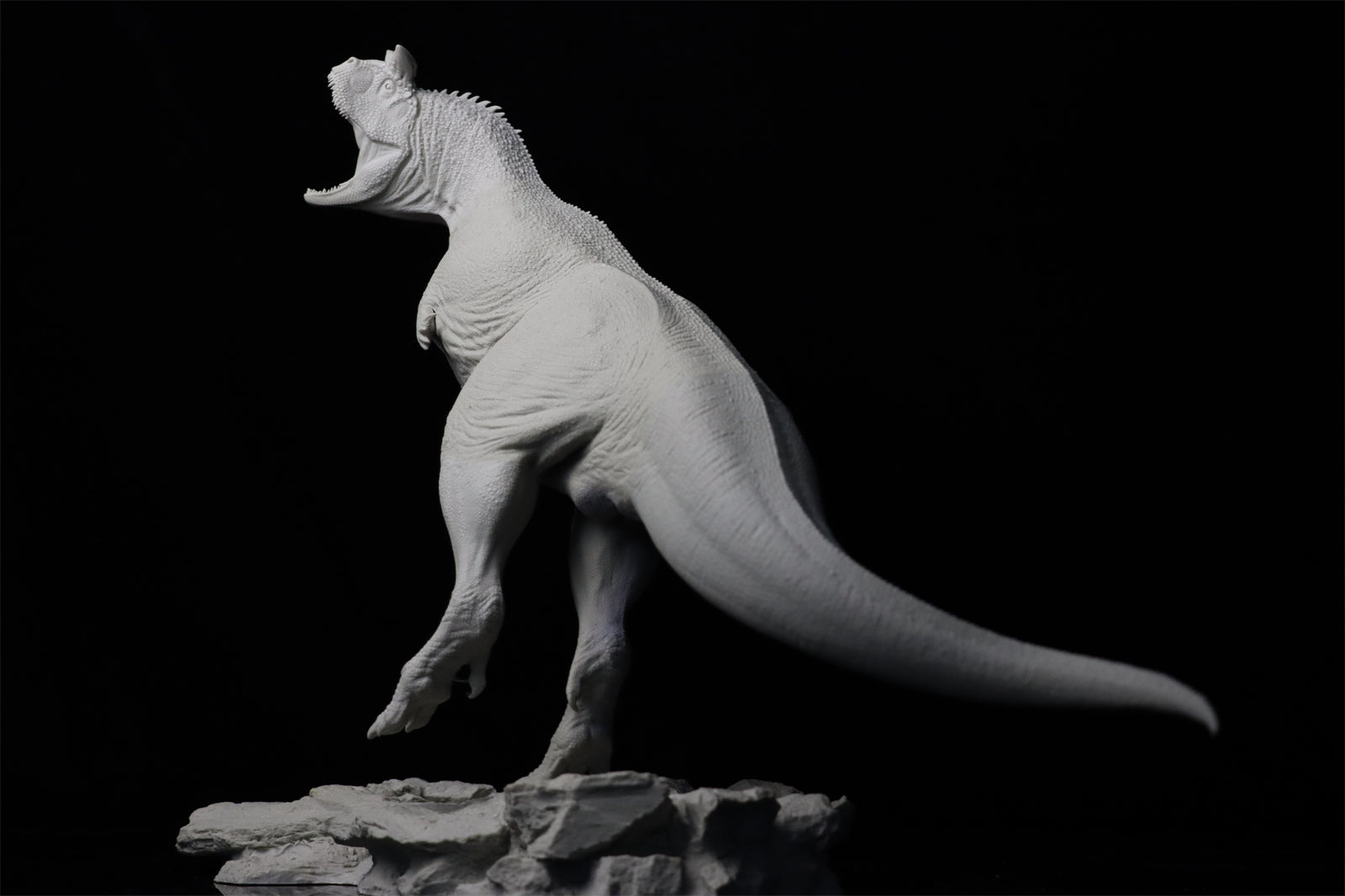 Sensen 1:15 Scale Carnotaurus Scene Statue