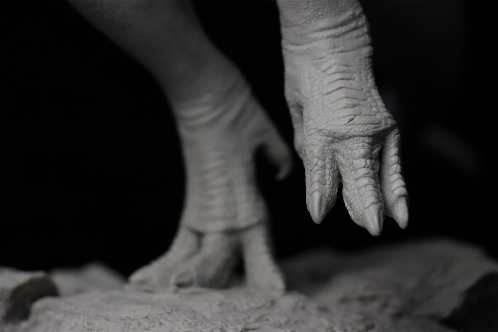 Sensen 1:15 Scale Carnotaurus Scene Statue