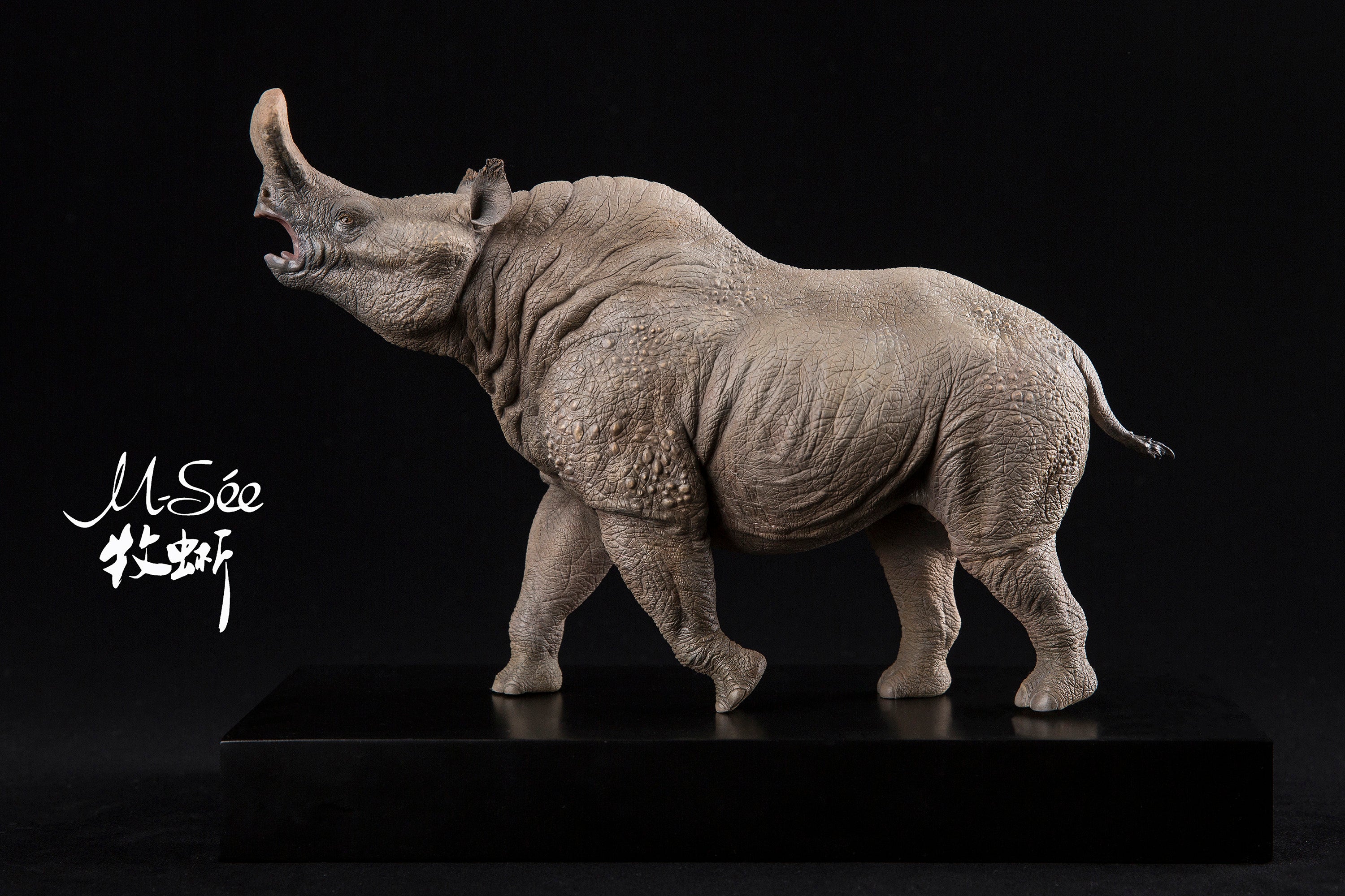 MuSee Brontotherium Titanotheriidae Palaeotherium GK Statue