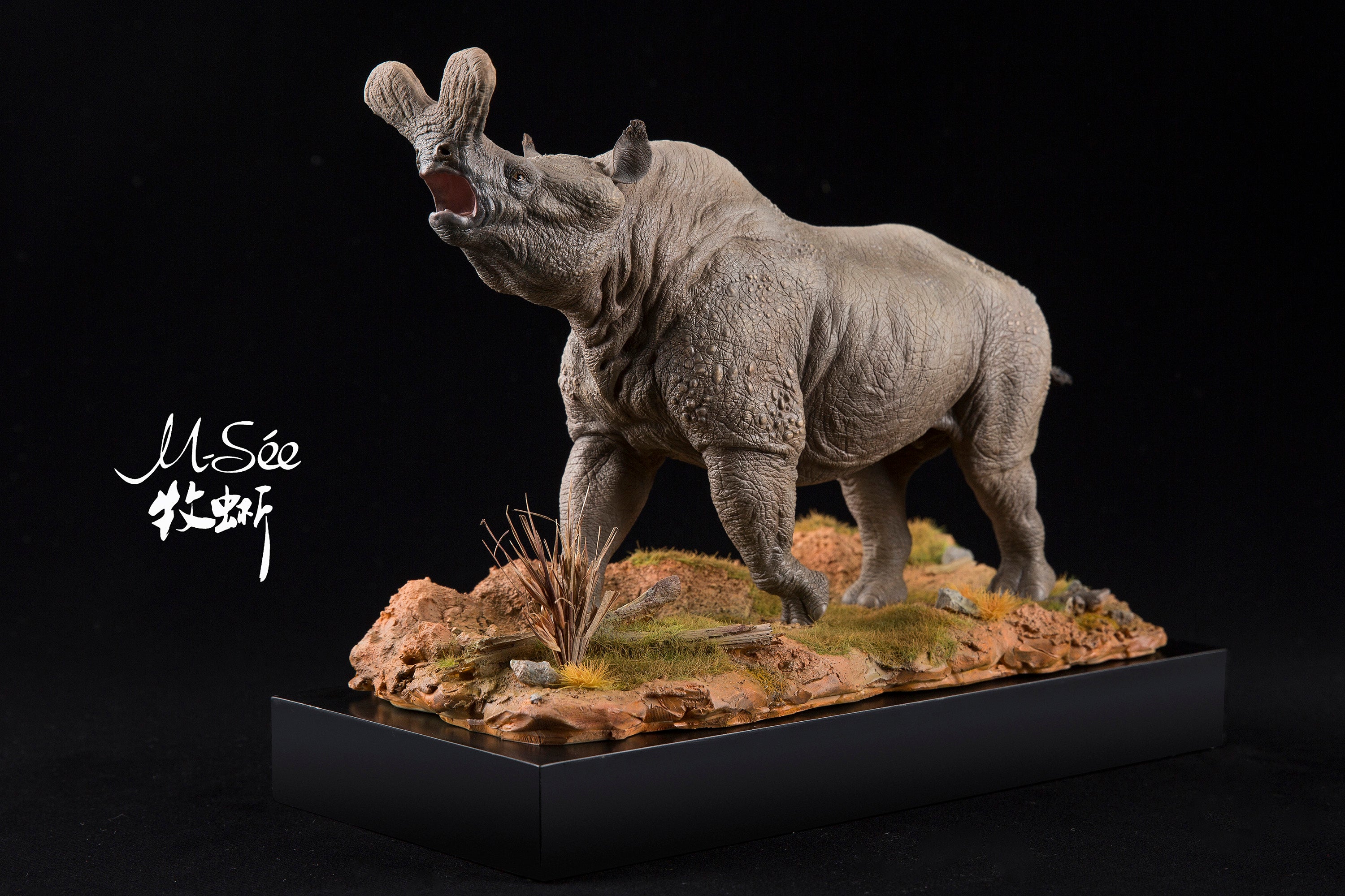 MuSee Brontotherium Titanotheriidae Palaeotherium GK Statue
