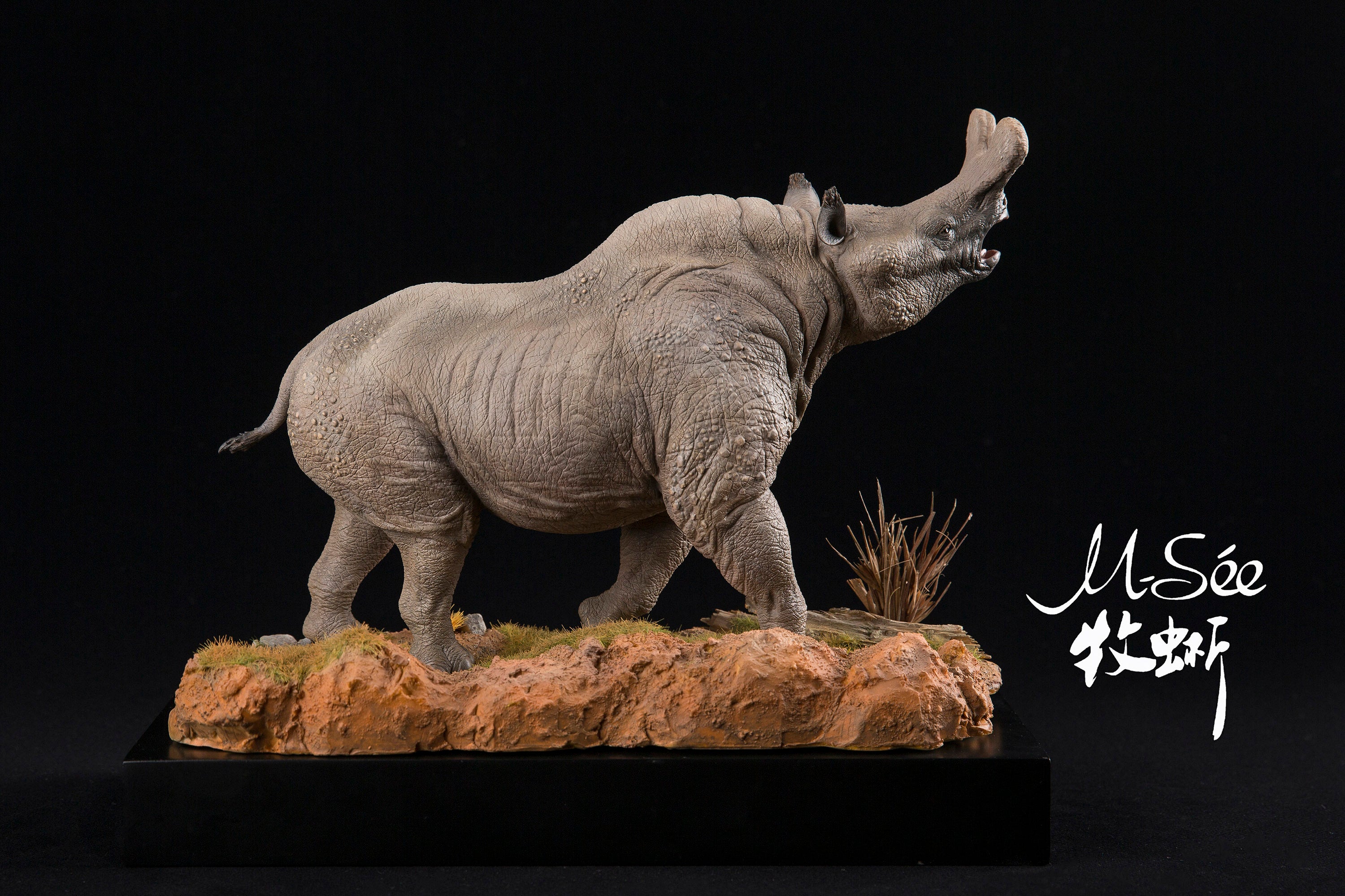 MuSee Brontotherium Titanotheriidae Palaeotherium GK Statue