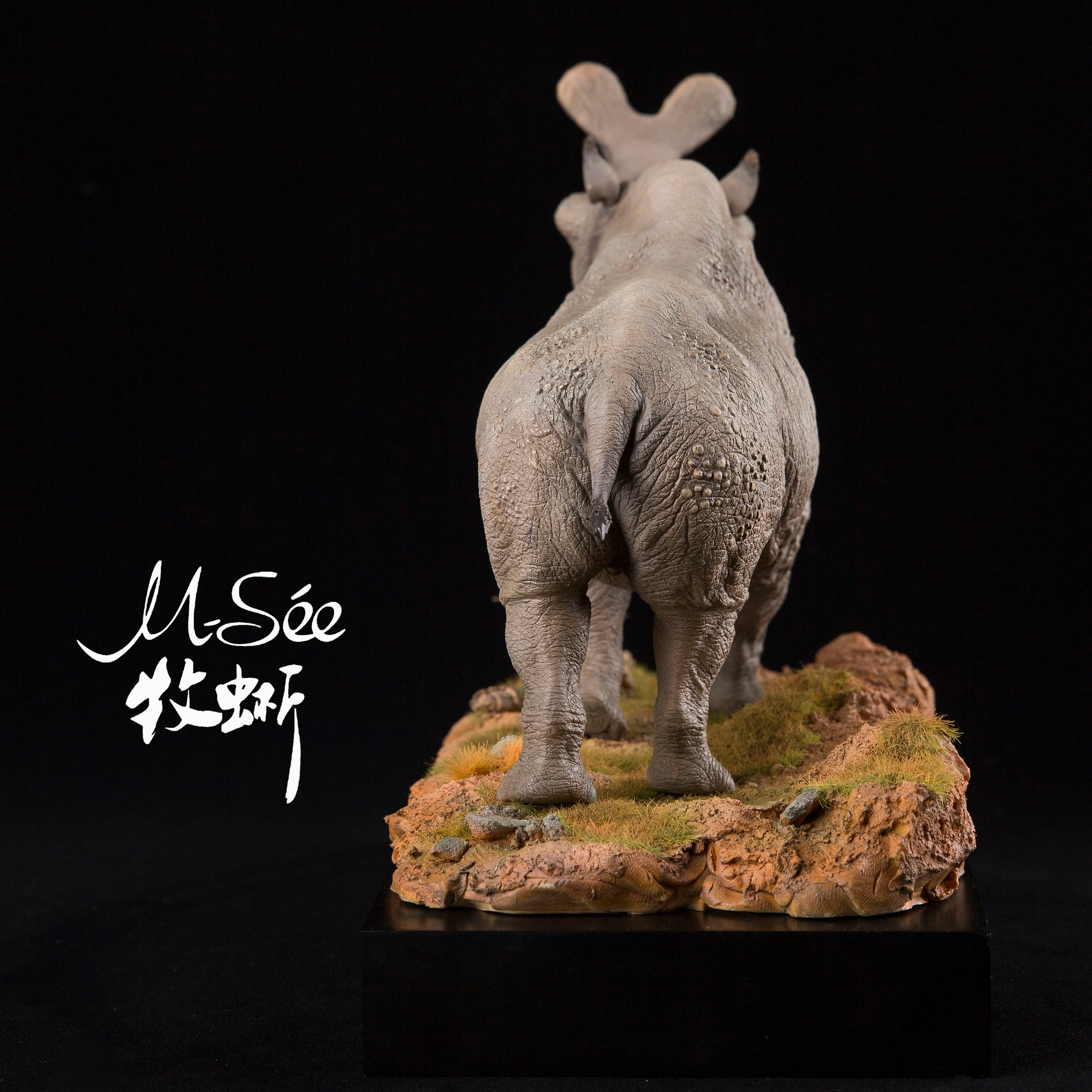 MuSee Brontotherium Titanotheriidae Palaeotherium GK Statue
