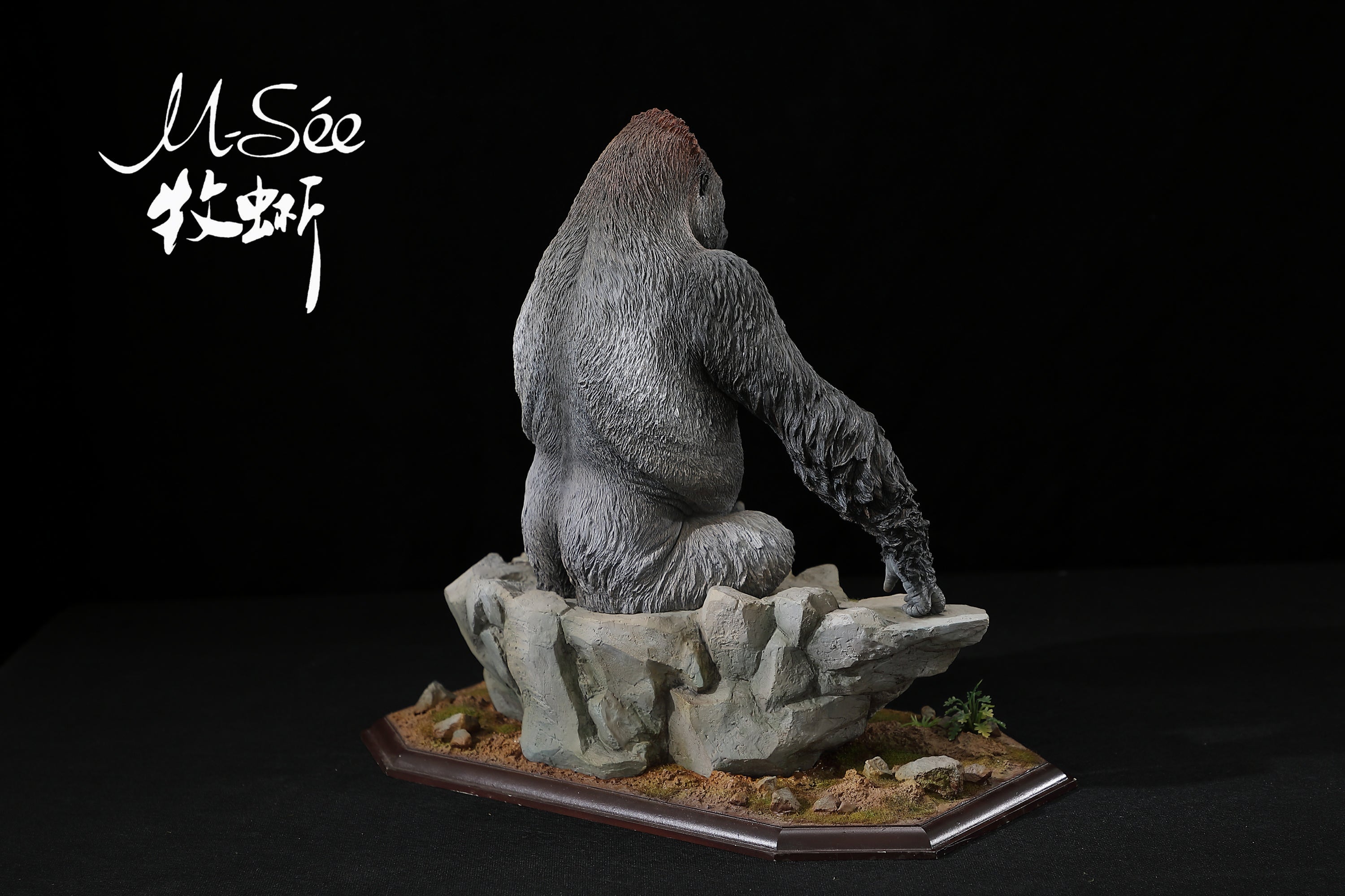 MuSee 1/6 Male Silverback Gorilla Scene Statue