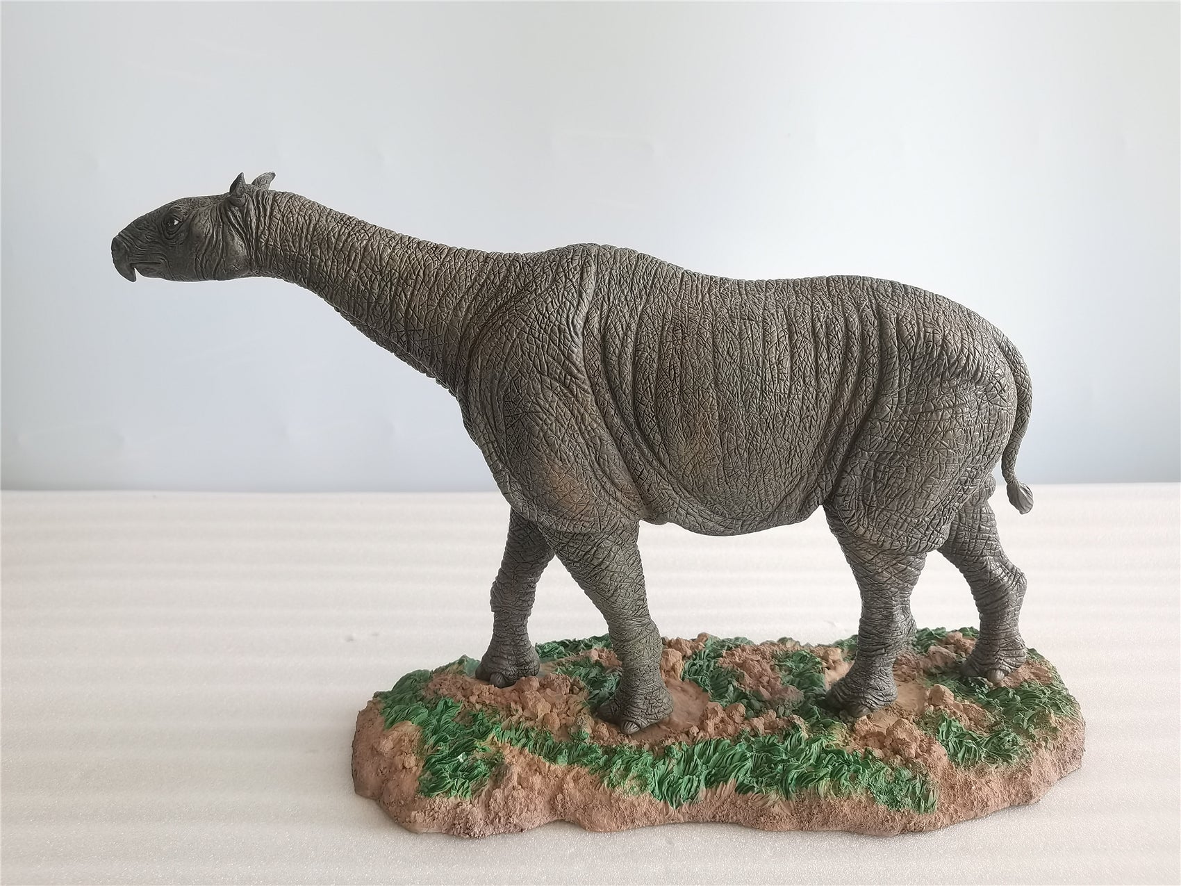 ITOY 1/35 Paraceratherium Statue