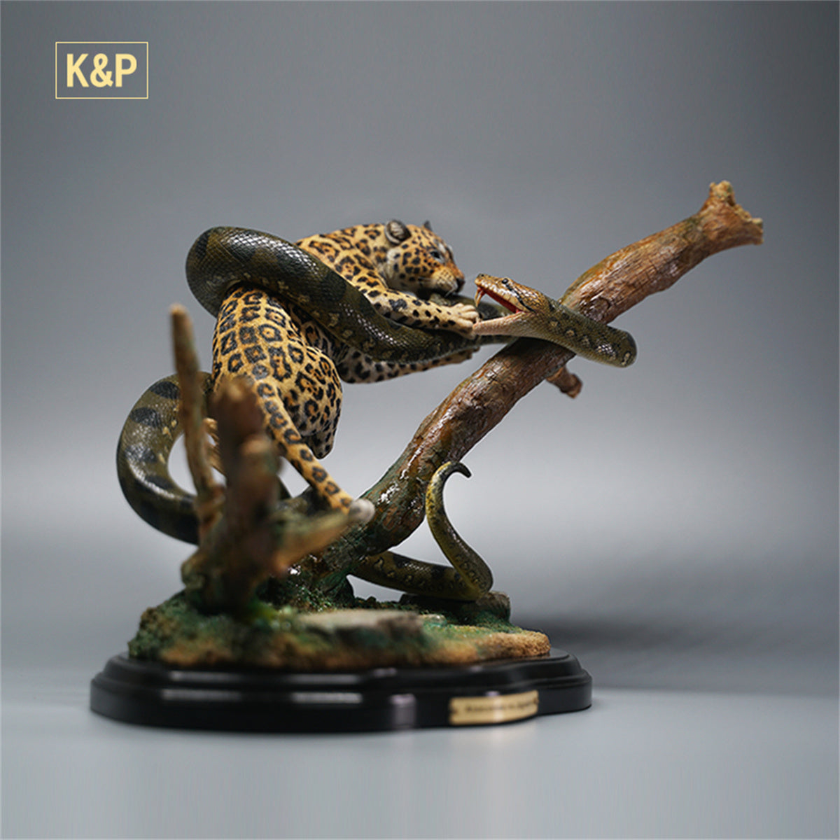 K&P 1/6 Anaconda VS Panthera onca Scene Statue