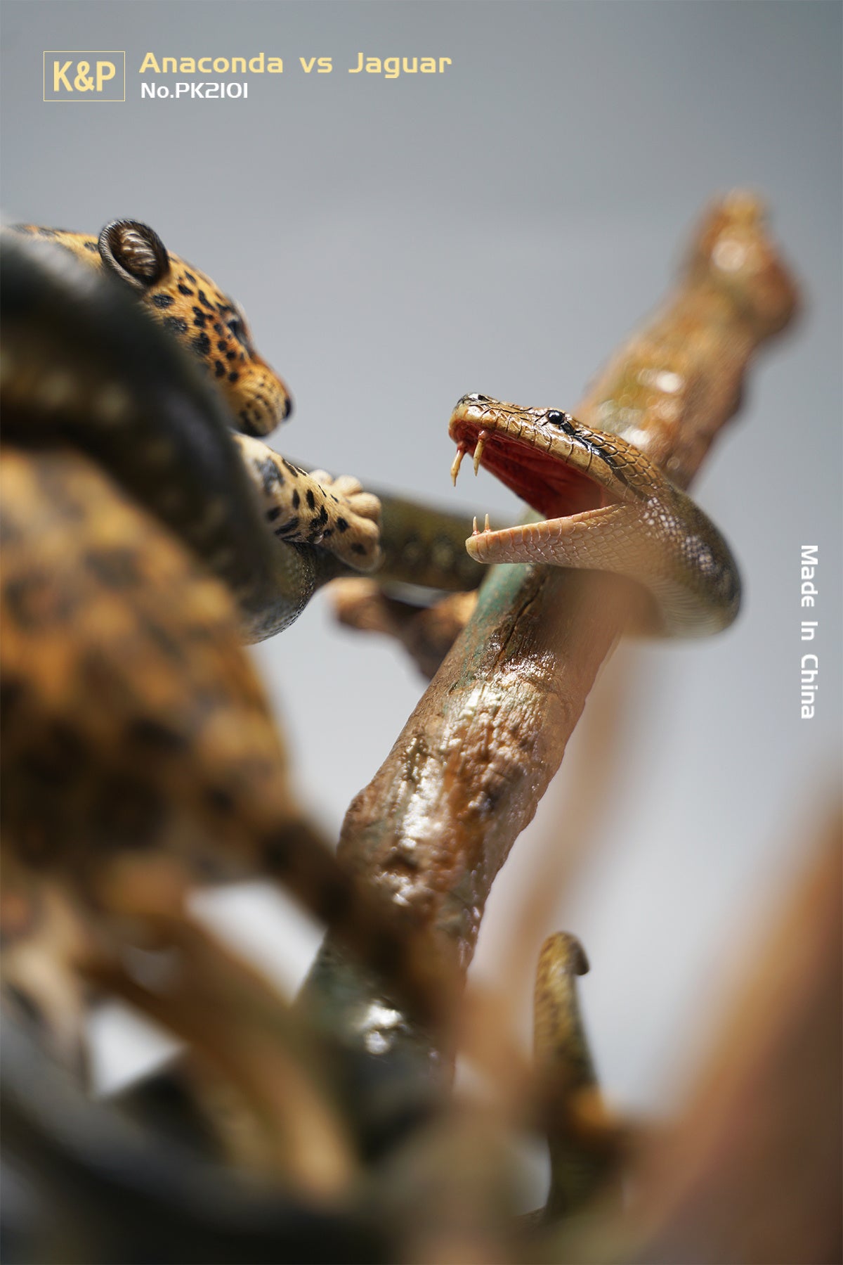 K&P 1/6 Anaconda VS Panthera onca Scene Statue